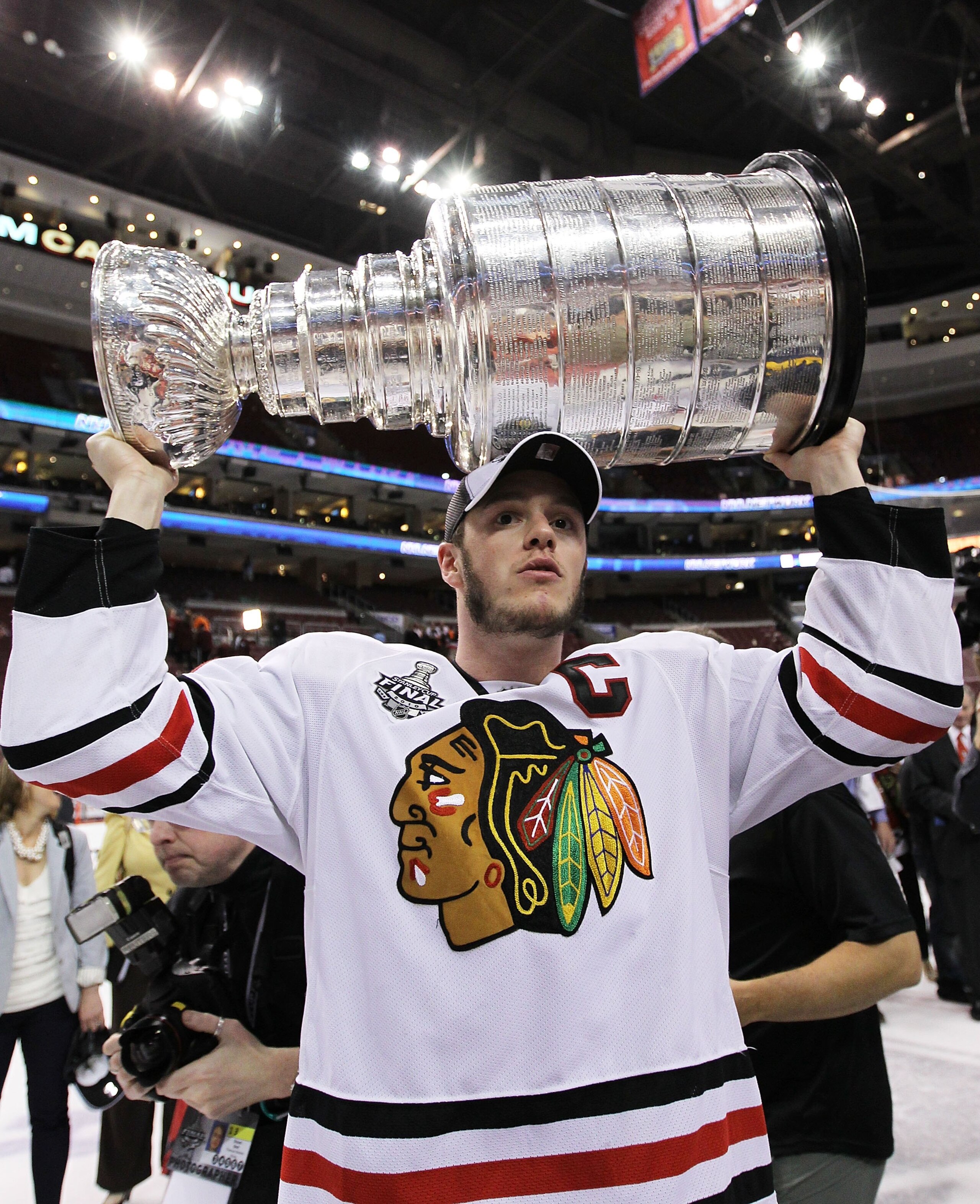 PHILADELPHIA - JUNE 09:  Jonathan Toews #19 of the Chicago Blackhawks hoists the Stanley Cup after the Blackhawks defeated the Philadelphia Flyers 4-3 in overtime to win the Stanley Cup in Game Six of the 2010 NHL Stanley Cup Final at the Wachovia Center