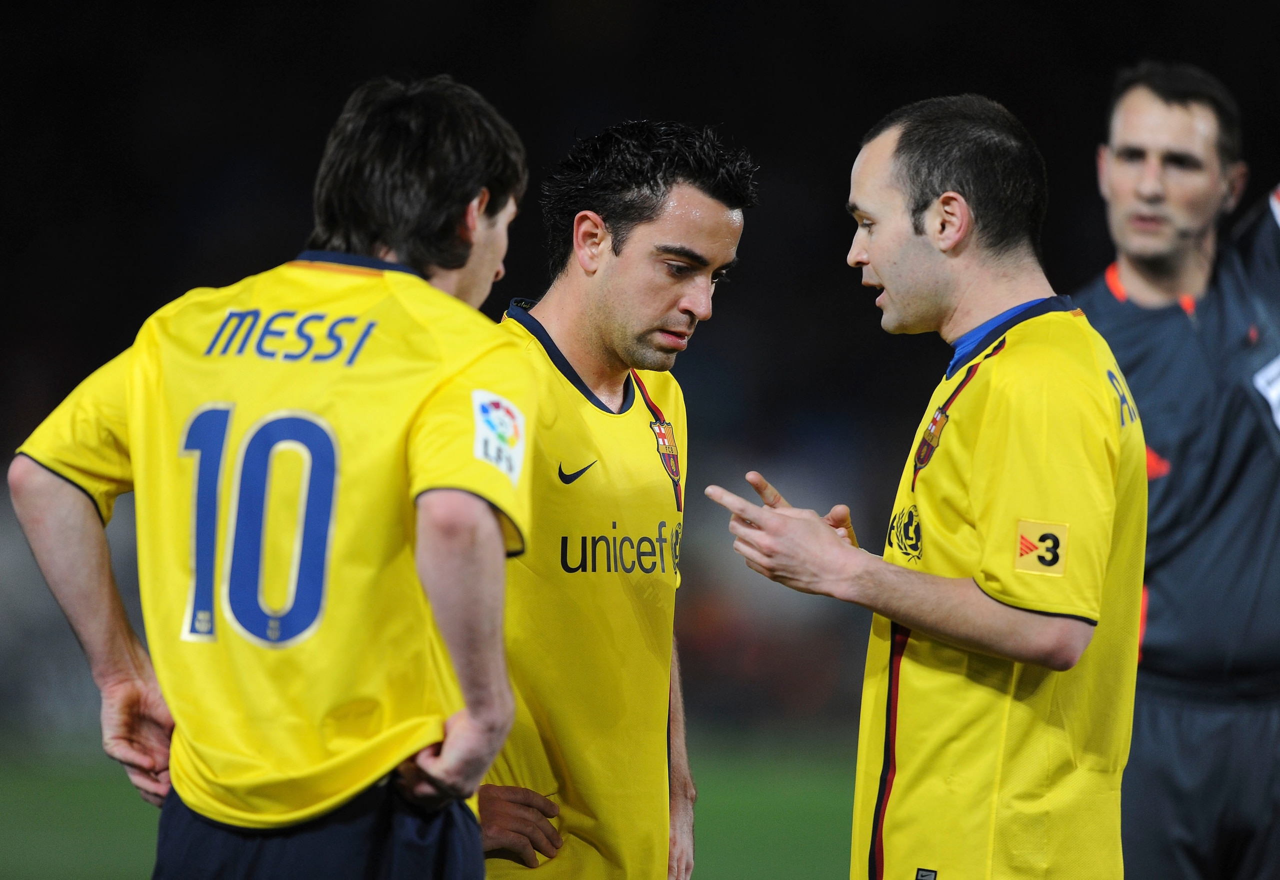 ALMERIA, SPAIN - MARCH 06: Lionel Messi, Xavi Hernandez and Andres Iniesta (R) of Barcelona talk before Messi scored from a free kick during the La Liga match between UD Almeria and Barcelona at Estadio del Mediterraneo on March 6, 2010 in Almeria, Spain ALMERIA, SPAIN - MARCH 06: Lionel Messi, Xavi Hernandez and Andres Iniesta (R) of Barcelona talk before Messi scored from a free kick during the La Liga match between UD Almeria and Barcelona at Estadio del Mediterraneo on March 6, 2010 in Almeria, Spain