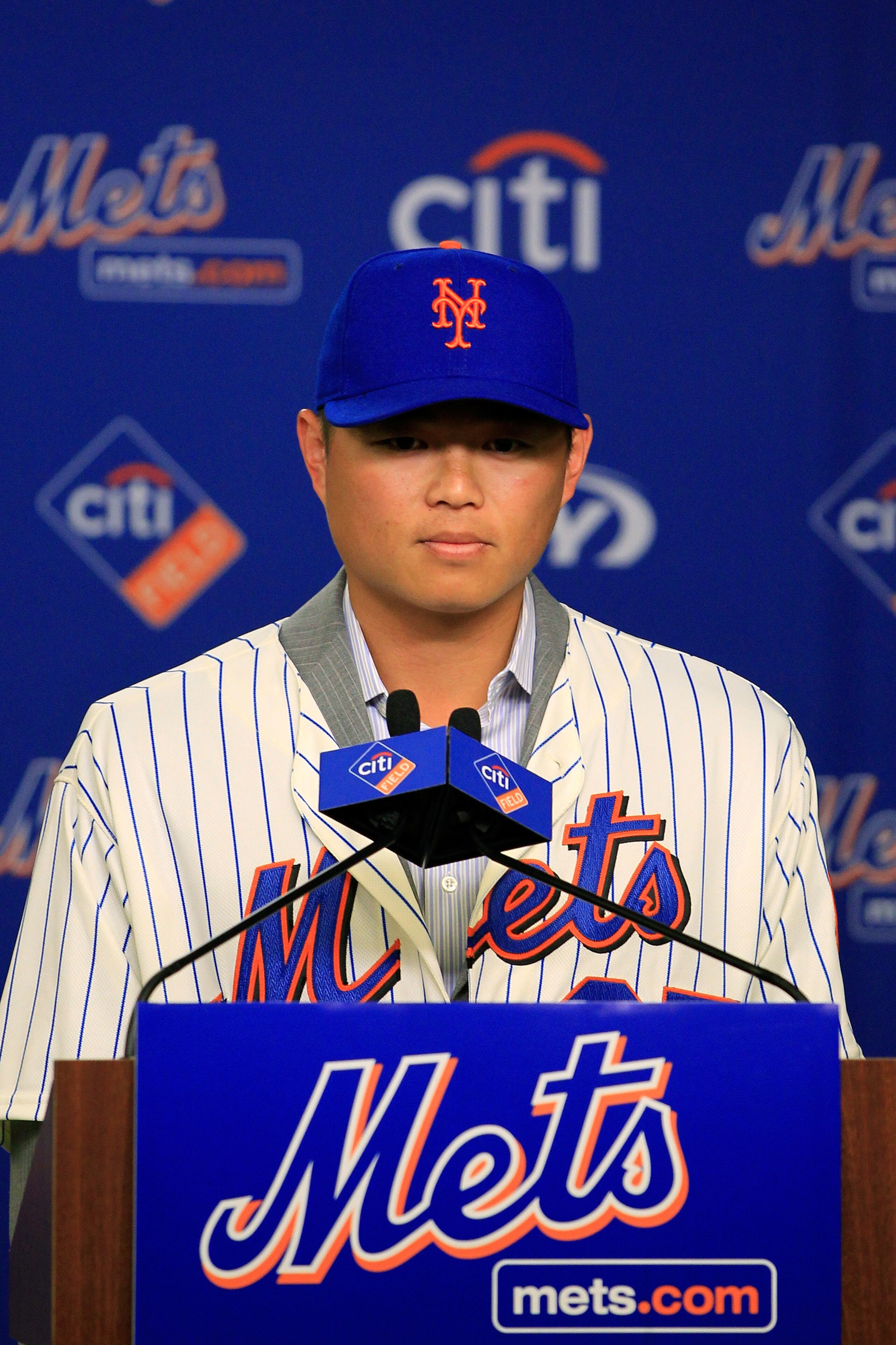 NEW YORK, NY - JANUARY 26:  Chin-lung Hu talks to the media during a press conference to announce his signing to the New York Mets at Citi Field on January 26, 2011 in the Flushing neighborhood, of the Queens borough of New York City.  (Photo by Chris Tro