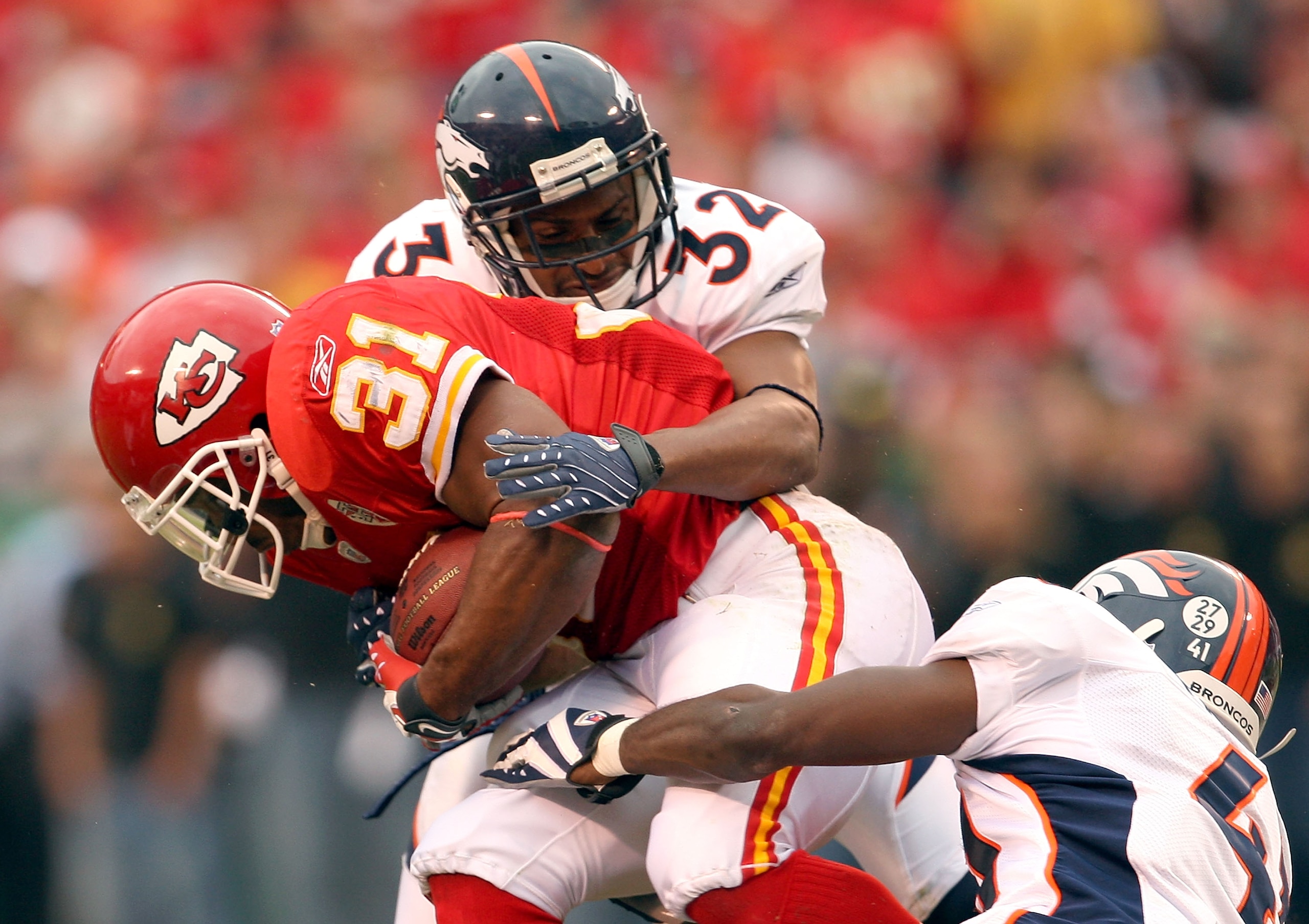 KANSAS CITY, MO - NOVEMBER 11:  Priest Holmes #31 of the Kansas City Chiefs carries the ball as Dre Bly #32 of the Denver Broncos defends during the first half of the game on November 11, 2007 at Arrowhead Stadium in Kansas City, Missouri.  (Photo by Jami