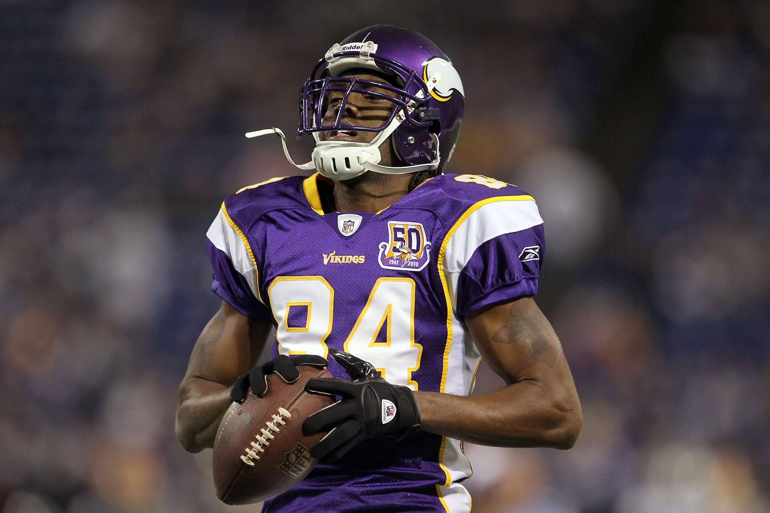 MINNEAPOLIS - OCTOBER 17:  Wide receiver Randy Moss #84 the Minnesota Vikings looks on prior to the start of the game against the Dallas Cowboys at Mall of America Field on October 17, 2010 in Minneapolis, Minnesota.  (Photo by Jeff Gross/Getty Images)