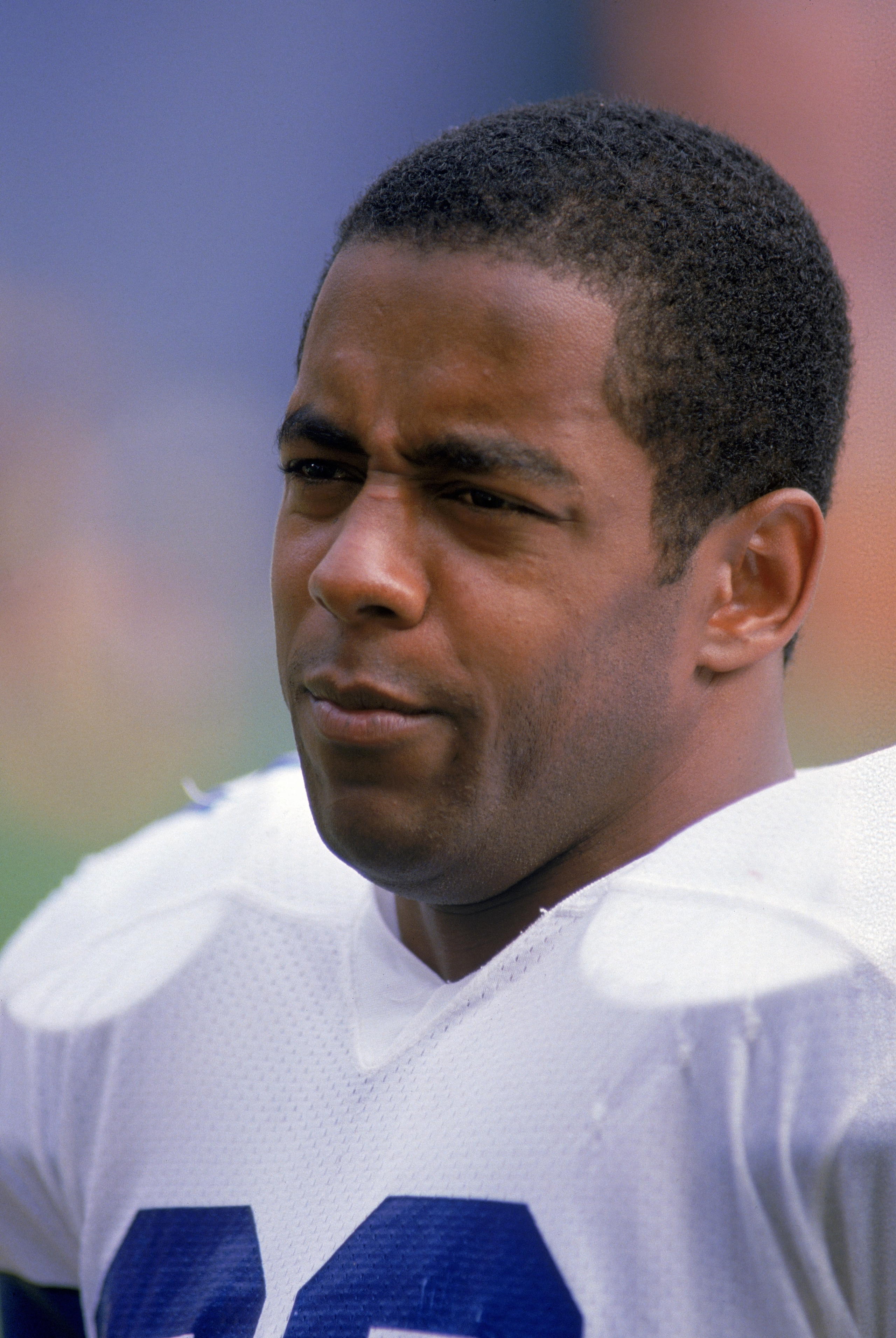 1986:  Running back Tony Dorsett #33 of the Dallas Cowboys looks on during a playoff game against the Los Angeles Rams on January 4, 1986.  The Rams defeated the Cowboys 20-0.  (Photo by Mike Powell/Getty Images)