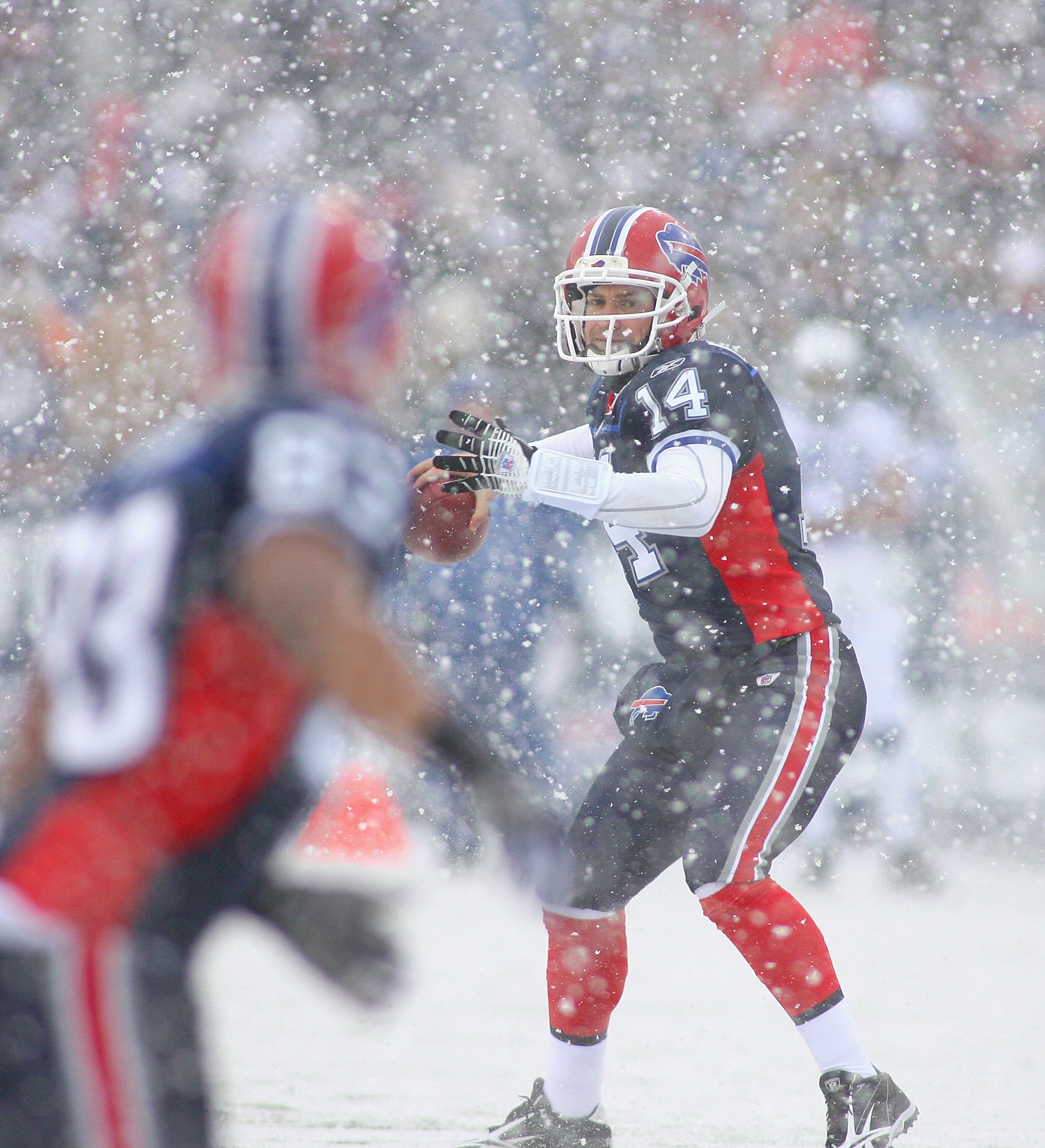 ORCHARD PARK, NY - JANUARY 03: Ryan Fitzpatrick #14 of the Buffalo Bills readies to throw a pass to teammate Lee Evans #83 against the Indianapolis Colts at Ralph Wilson Stadium on January 3, 2010 in Orchard Park, New York.  (Photo by Rick Stewart/Getty I