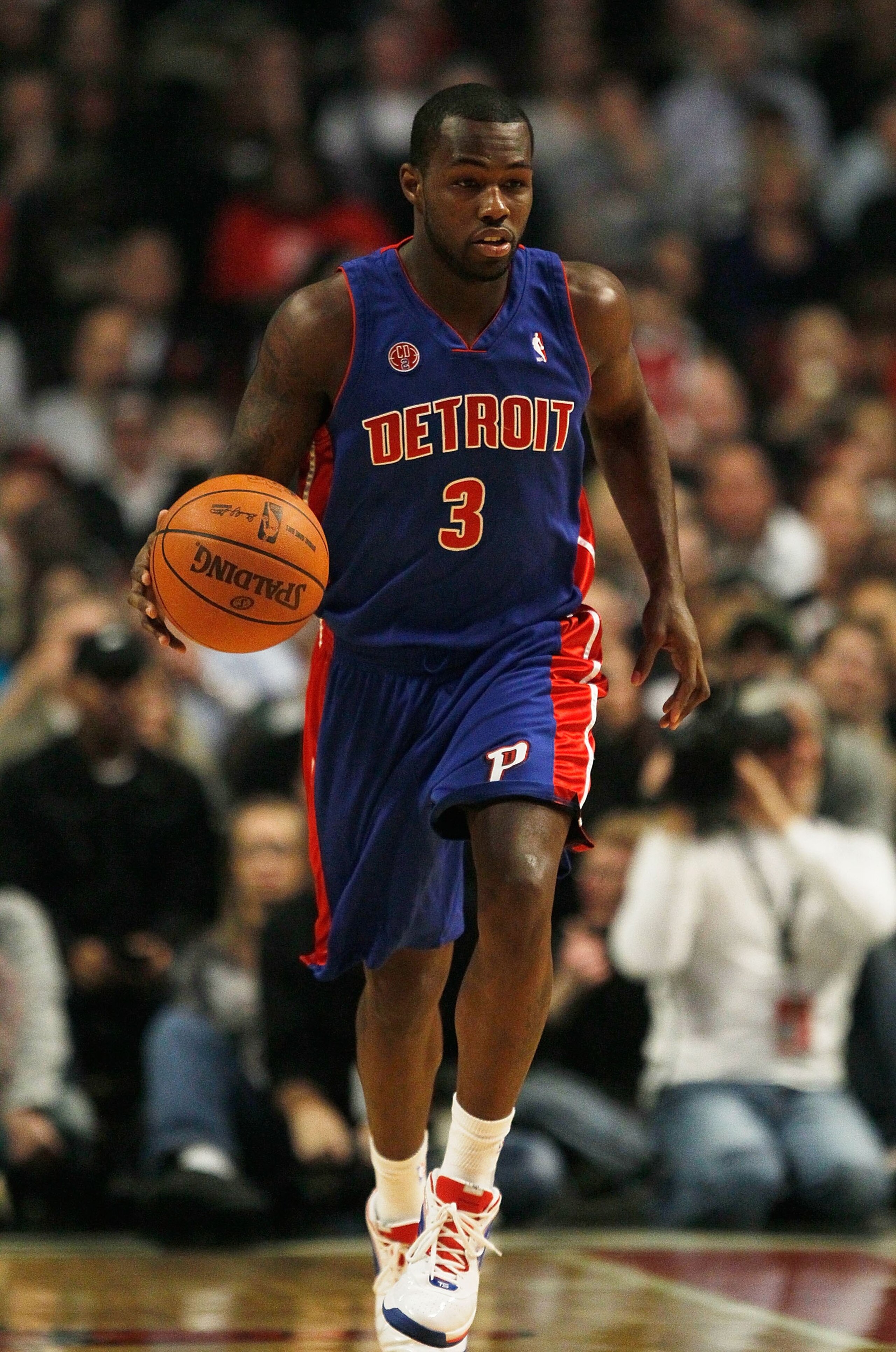 CHICAGO - DECEMBER 02: Rodney Stucky #3 of the Detroit Pistonsbrings the ball upcourt against the Chicago Bulls at the United Center on December 2, 2009 in Chicago, Illinois. The Bulls defeated the Pistons 92-85. NOTE TO USER: User expressly acknowledges