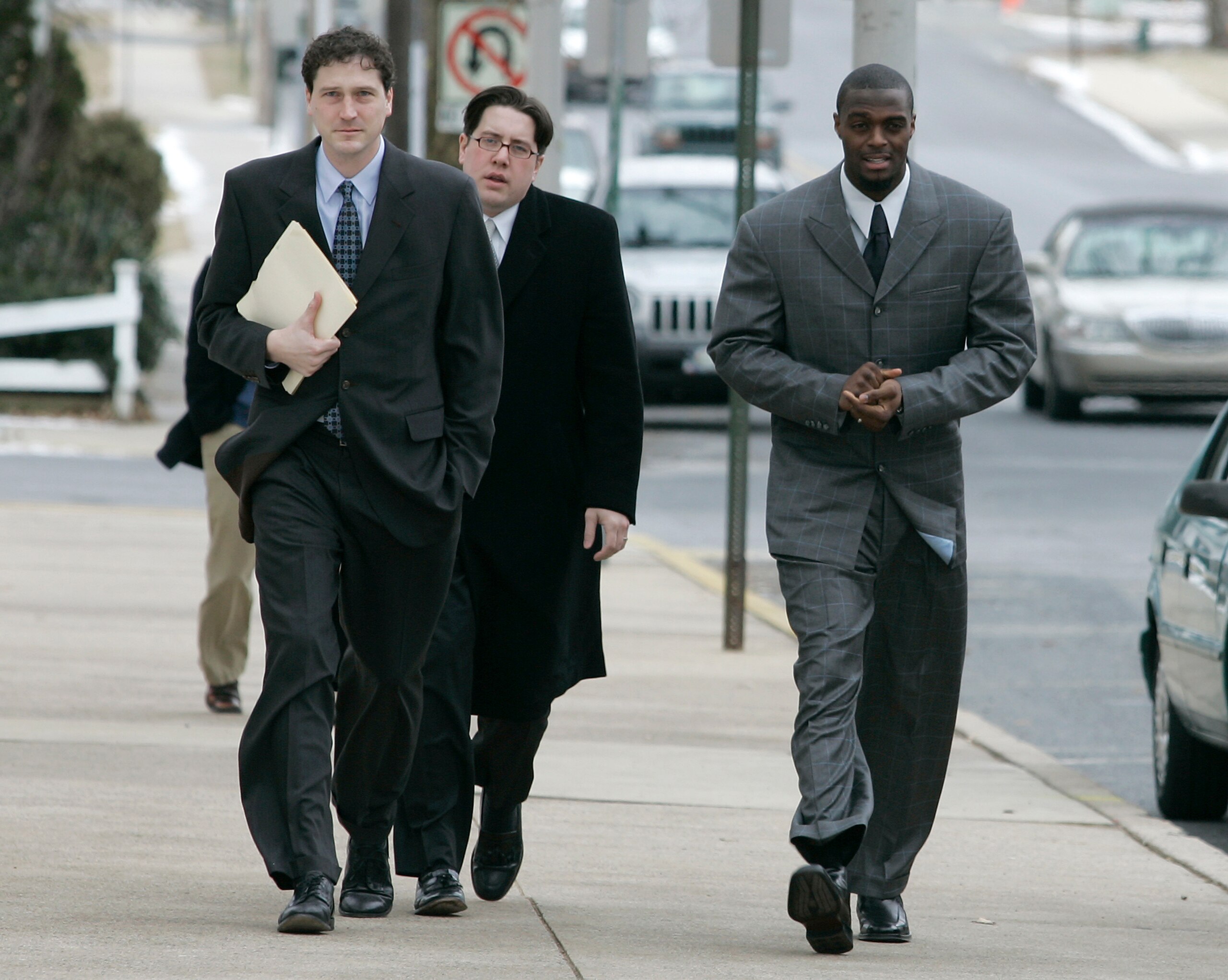 LEBANON - JANUARY 14: New York Giants wide receiver Plaxico Burress, right, walks with members of legal team as he arrives at the Lebanon County Courthouse January 14, 2009 in Lebanon, Pa.  Burress is scheduled to appear in a civil trial in a dispute with