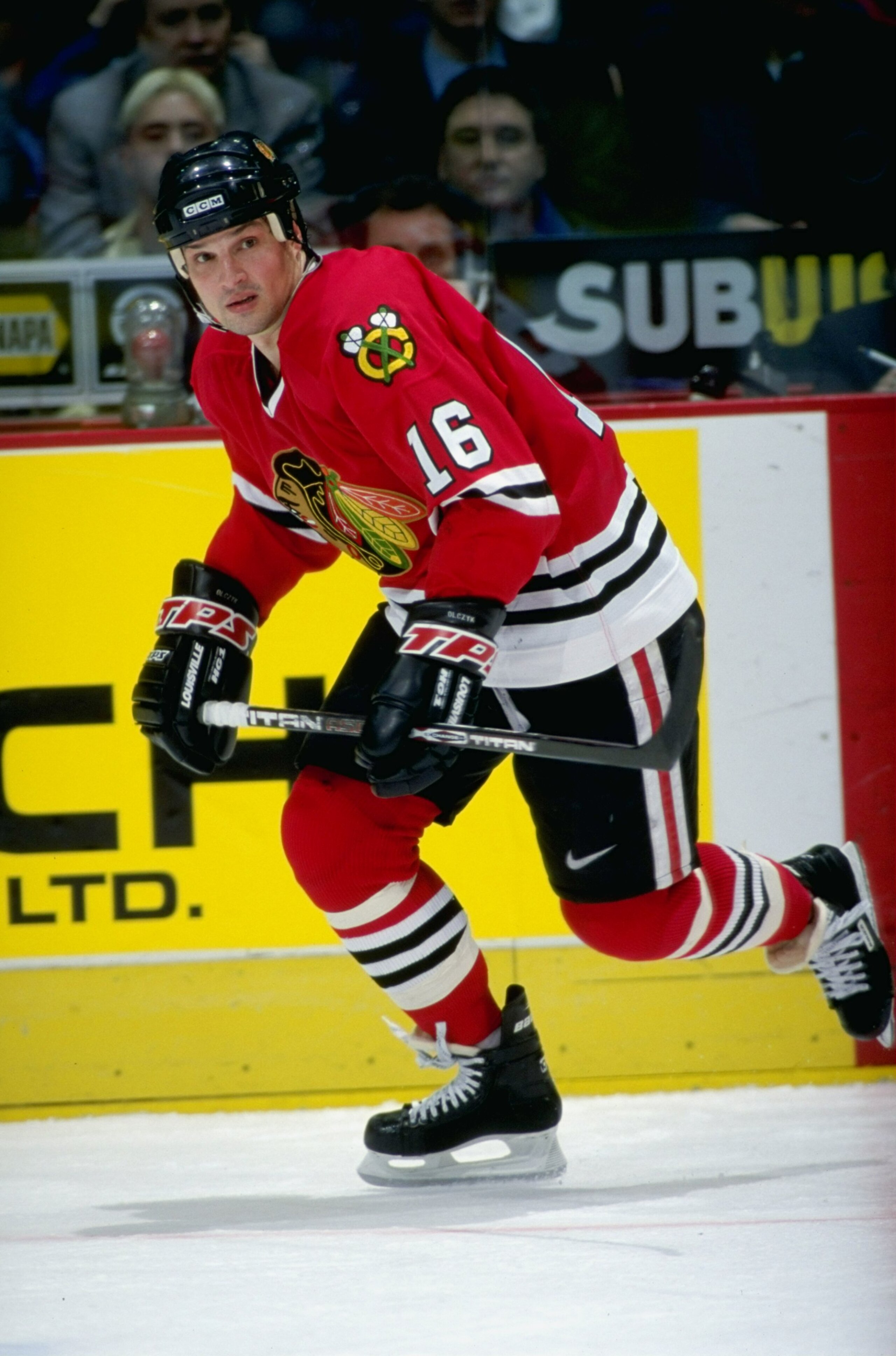 28 Jan 1999: Ed Olczyk #16 of the Chicago Blackhawks skates during the game against the Calgary Flames at the Canadian Airlines Saddledome in Calgary, Alberta, Canada. The Blackhawks tied the Flames 6-6. Mandatory Credit: Ian Tomlinson  /Allsport