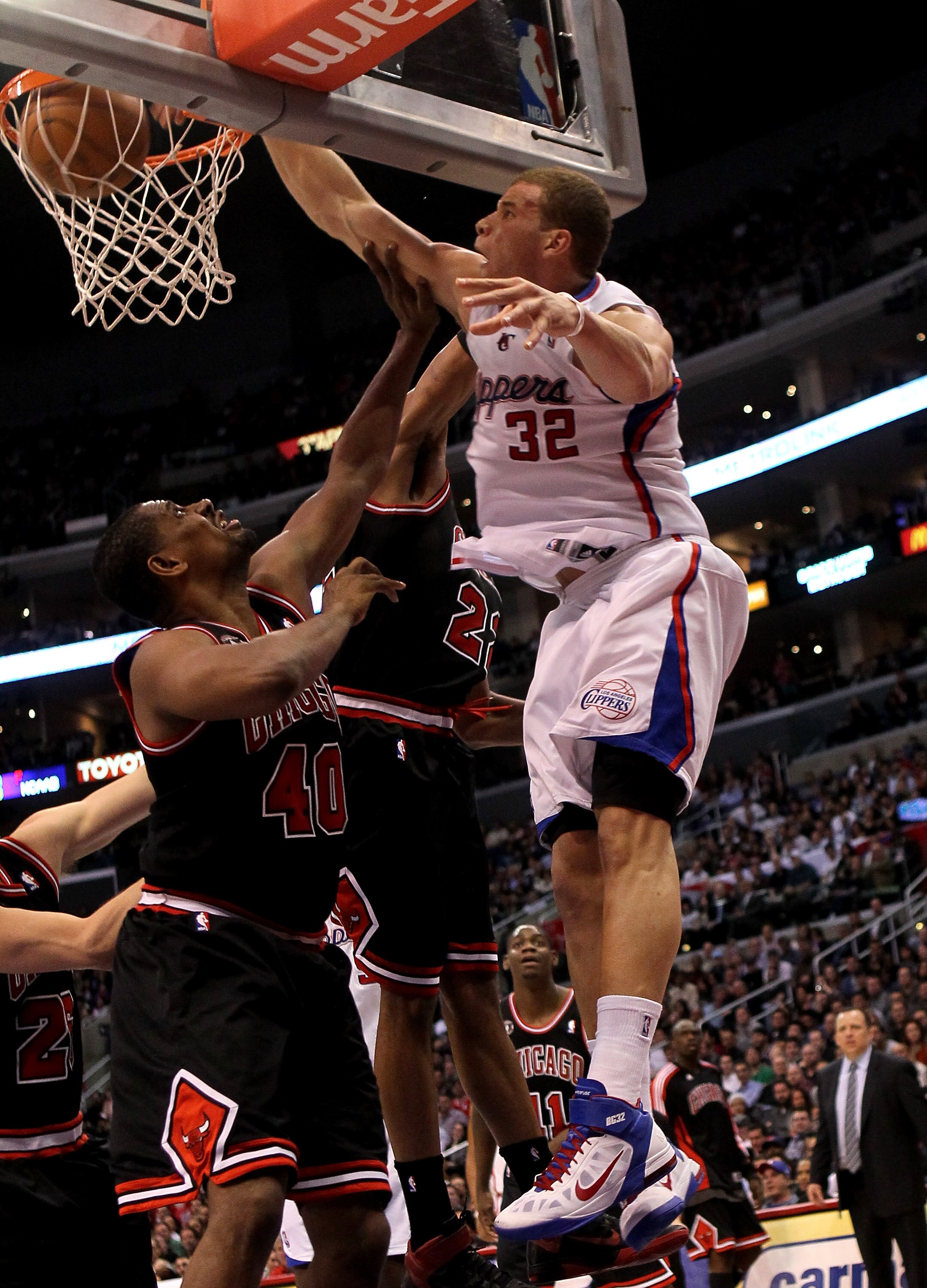 LOS ANGELES, CA - FEBRUARY 02:  Blake Griffin #32 of the Los Angeles Clippers dunks over Kurt Thomas #40 of the Chicago Bulls at Staples Center on February 2, 2011  in Los Angeles, California. The Bulls won 106-88.  NOTE TO USER: User expressly acknowledg