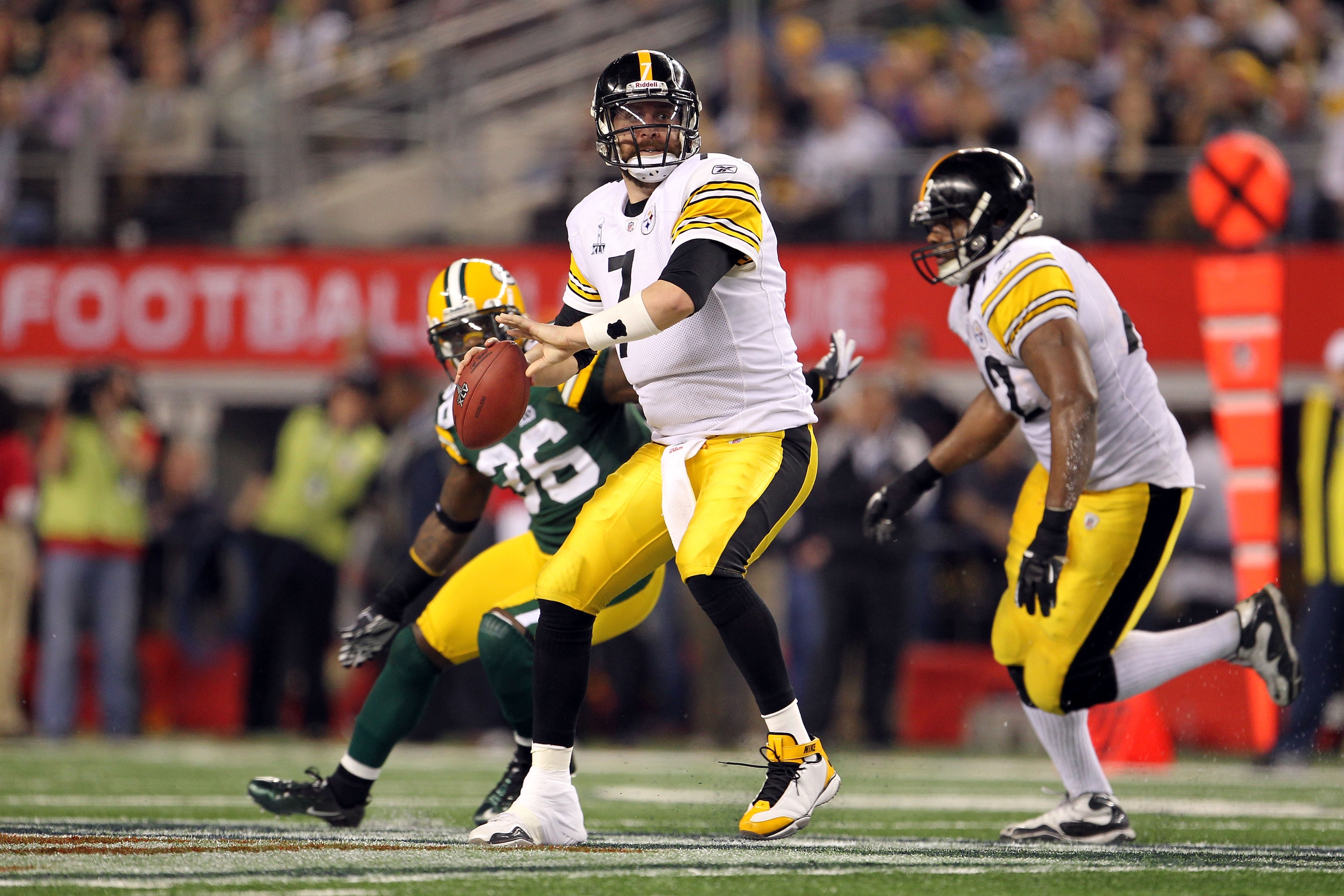 ARLINGTON, TX - FEBRUARY 06: Quarterback Ben Roethlisberger #7 of the Pittsburgh Steelers looks to pass against the Green Bay Packers during Super Bowl XLV at Cowboys Stadium on February 6, 2011 in Arlington, Texas. The Packers won 31-25. (Photo by Jami ARLINGTON, TX - FEBRUARY 06: Quarterback Ben Roethlisberger #7 of the Pittsburgh Steelers looks to pass against the Green Bay Packers during Super Bowl XLV at Cowboys Stadium on February 6, 2011 in Arlington, Texas. The Packers won 31-25. (Photo by Jami