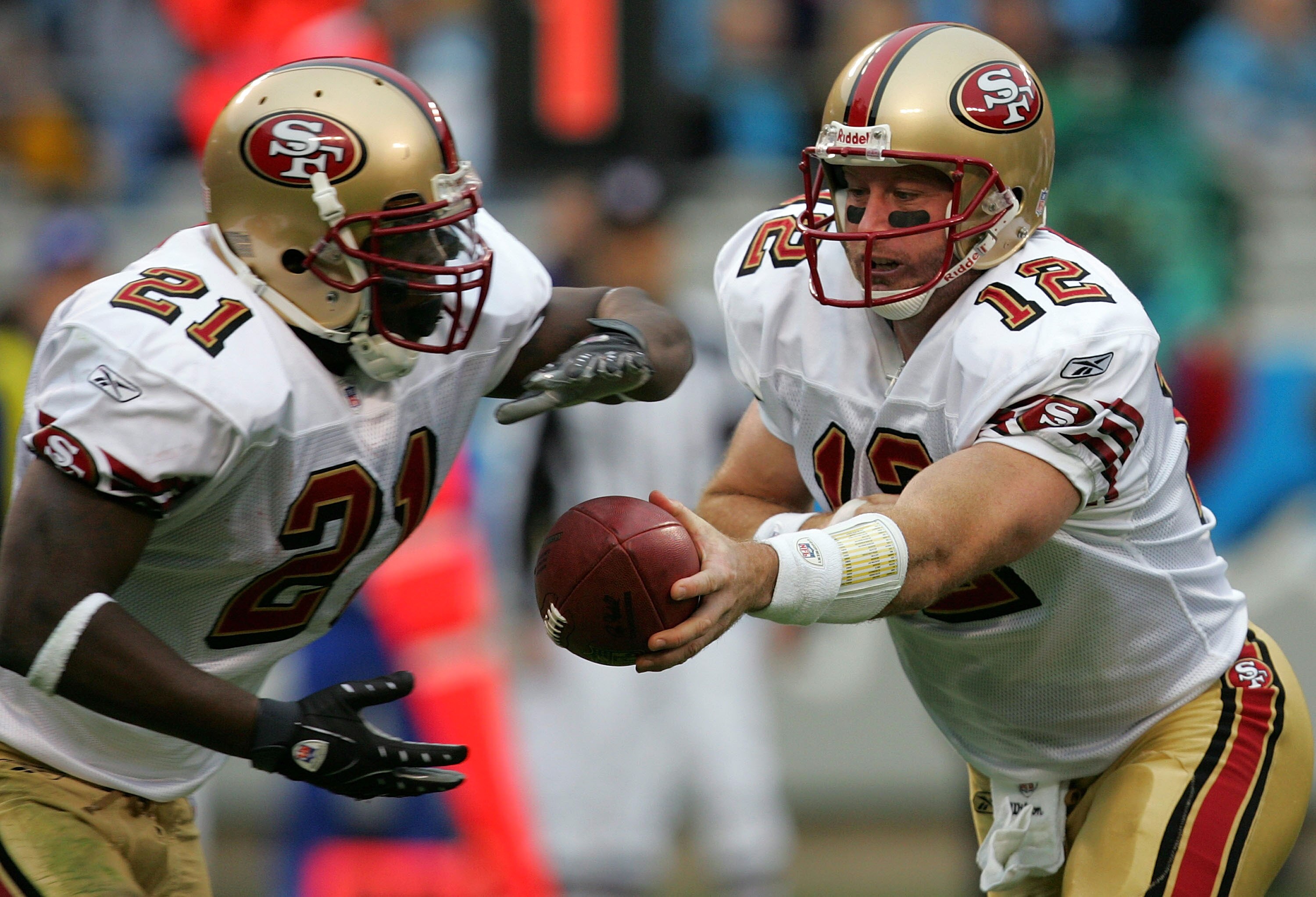 CHARLOTTE, NC - DECEMBER 02:  Trent Dilfer #12 of the San Francisco 49ers hands the ball off to Frank Gore #21 during their game against the Carolina Panthers at Bank of America Stadium on December 2, 2007 in Charlotte, North Carolina.  (Photo by Streeter