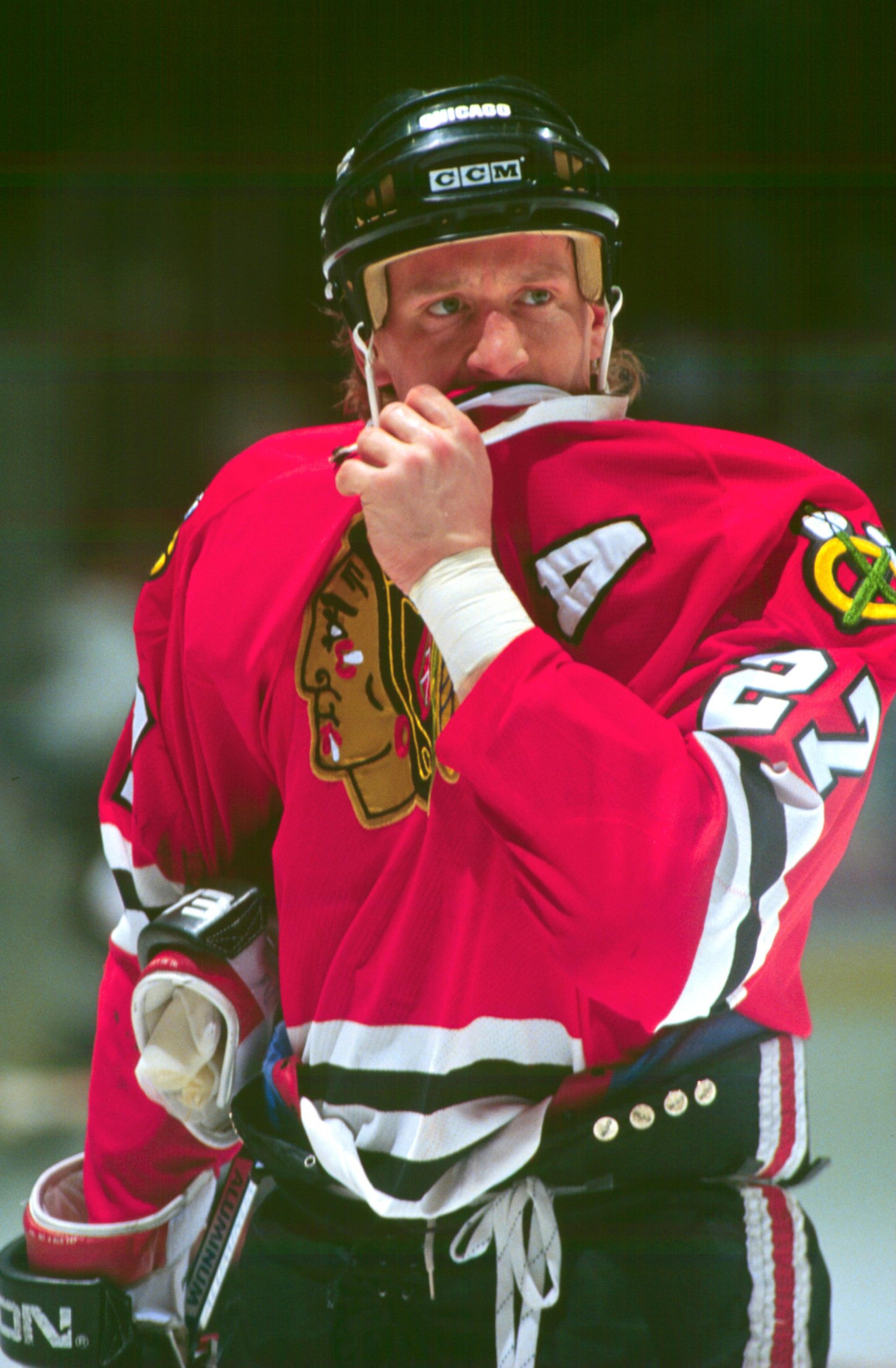 6 FEB 1994:  JEREMY ROENICK OF THE CHICAGO BALCKHAWKS ON THE ICE AGAINST THE MIGHTY DUCKS AT THE POND IN ANAHEIM, CALIFORNIA. Mandatory Credit: Chris Covatta/ALLSPORT