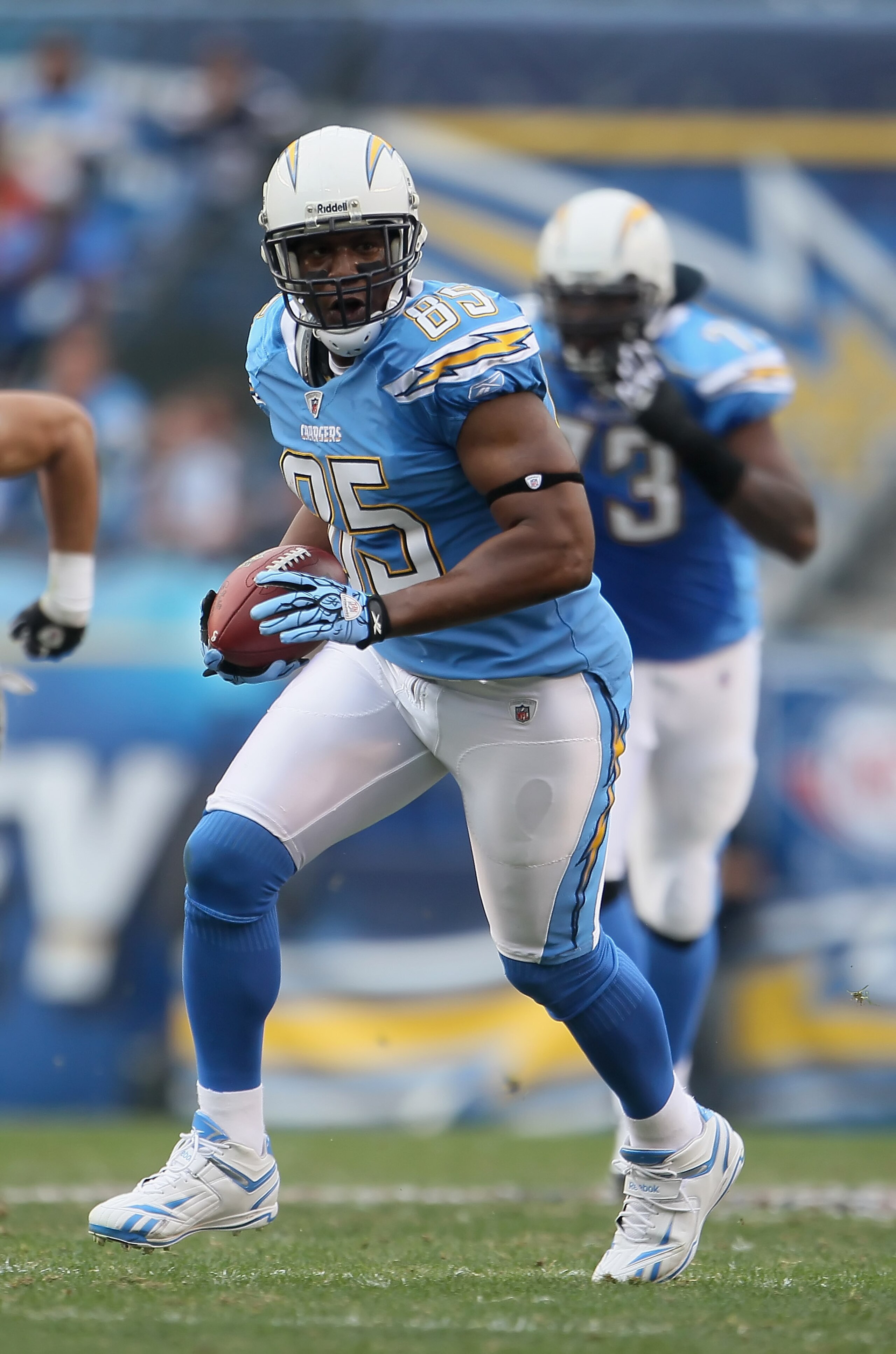 SAN DIEGO - DECEMBER 05:  Tight end Antonio Gates #85 of the San Diego Chargers carries the ball against the Oakland Raiders at Qualcomm Stadium on December 5, 2010 in San Diego, California. The Raiders defeated the Chargers 28-13.  (Photo by Jeff Gross/G