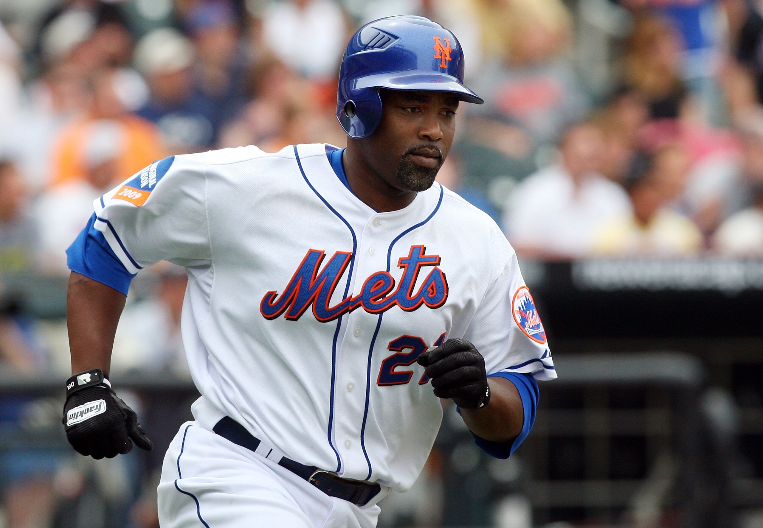 NEW YORK - MAY 09:  Carlos Delgado #21 of the New York Mets runs against the Pittsburgh Pirates on May 9, 2009 at Citi Field in the Flushing neighborhood of the Queens borough of New York City. The Mets defeated the Pirates 10-1.  (Photo by Jim McIsaac/Ge