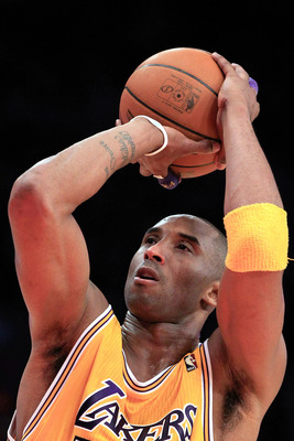 NEW YORK, NY - FEBRUARY 11: Kobe Bryant #24 of the Los Angeles Lakers shoots a free throw against the New York Knicks at Madison Square Garden on February 11, 2011 in New York City. NOTE TO USER: User expressly acknowledges and agrees that, by downloading