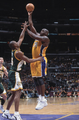 11 Dec 2001:  Center Shaquille O''Neal #34 of the Los Angeles Lakers shoots a hook shot during the NBA game against the Seattle SuperSonics at the Staples Center in Los Angeles, California.  The SuperSonics defeated the Lakers 104-93.Mandatory Credit: Jef