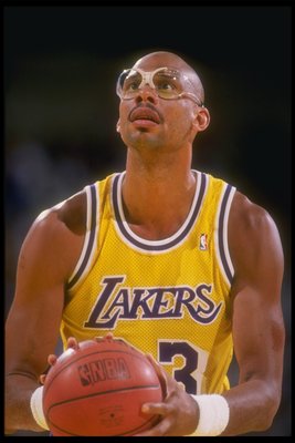 1988-1989:  Center Kareem Abdul-Jabbar of the Los Angeles Lakers looks to shoot the ball during a game at the Great Western Forum in Inglewood, California. Mandatory Credit: Mike Powell  /Allsport