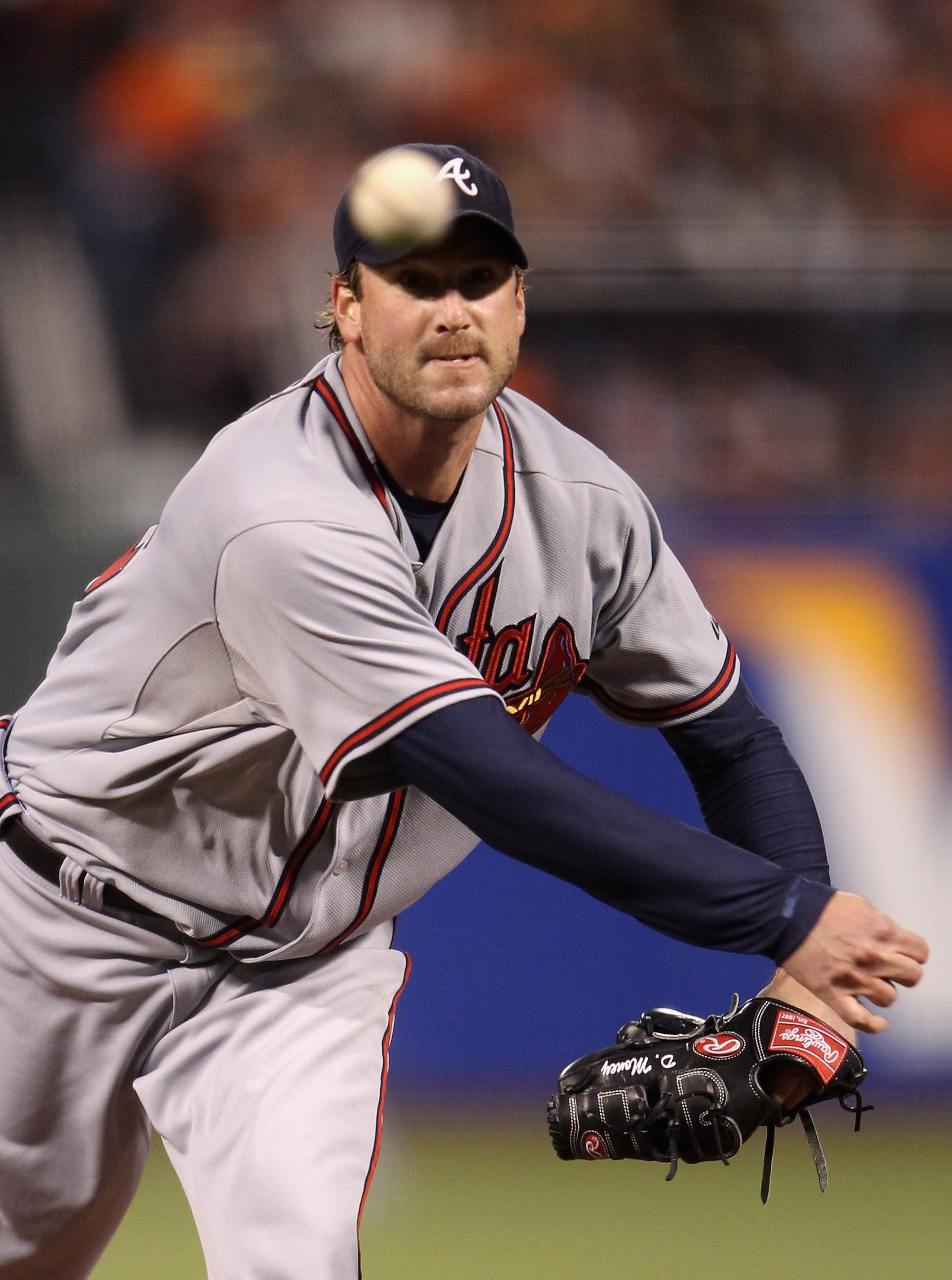 SAN FRANCISCO - OCTOBER 07:  Derek Lowe #32 of the Atlanta Braves pitches against the San Francisco Giants during game 1 of the NLDS at AT&T Park on October 7, 2010 in San Francisco, California.  (Photo by Ezra Shaw/Getty Images)
