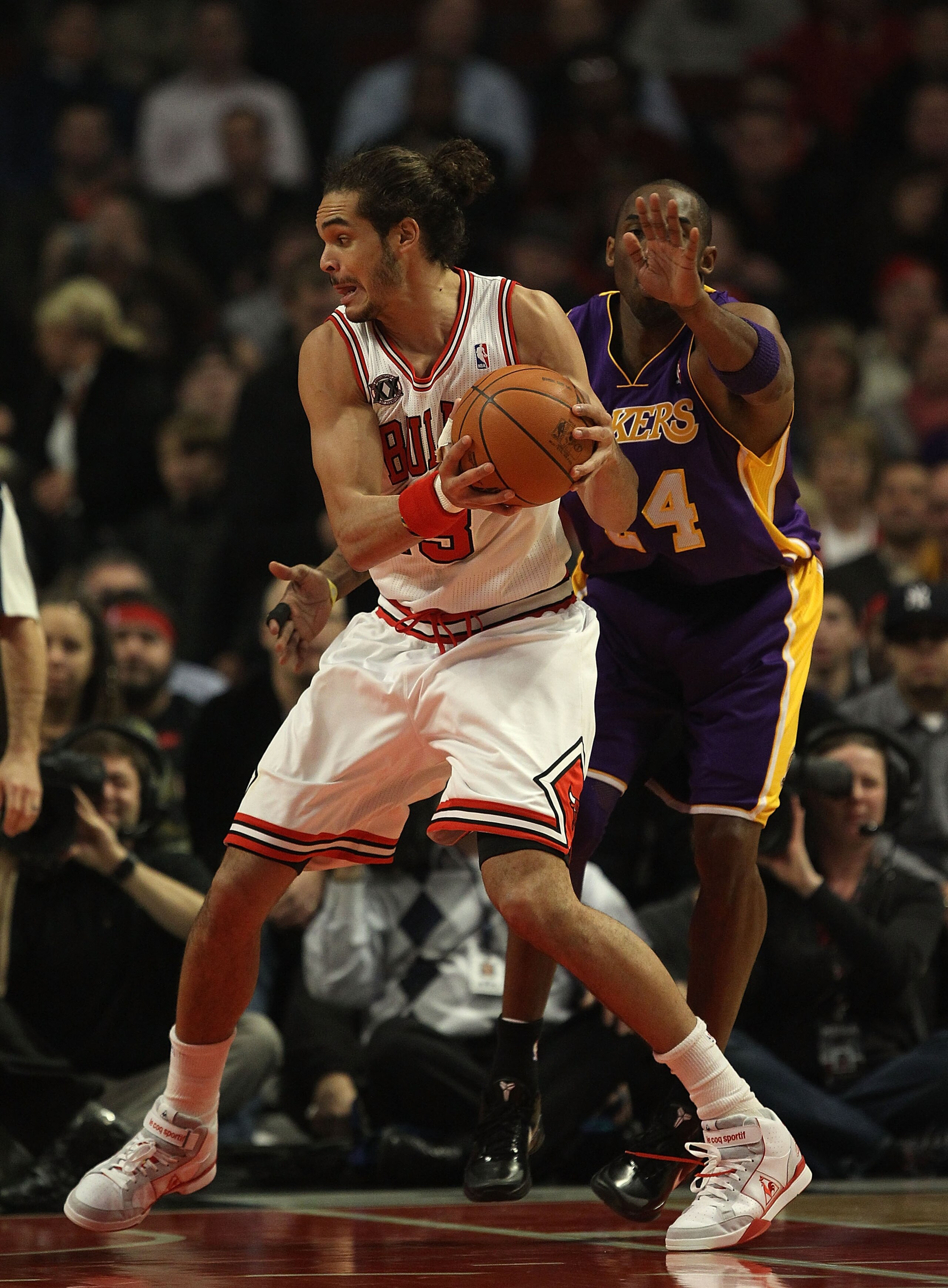 CHICAGO, IL - DECEMBER 10: Joakim Noah #13 of the Chicago Bulls moves past Kobe Bryant #24 of the Los Angeles Lakers at the United Center on December 10, 2010 in Chicago, Illinois. The Bulls defeated the Lakers 88-84. NOTE TO USER: User expressly acknowle