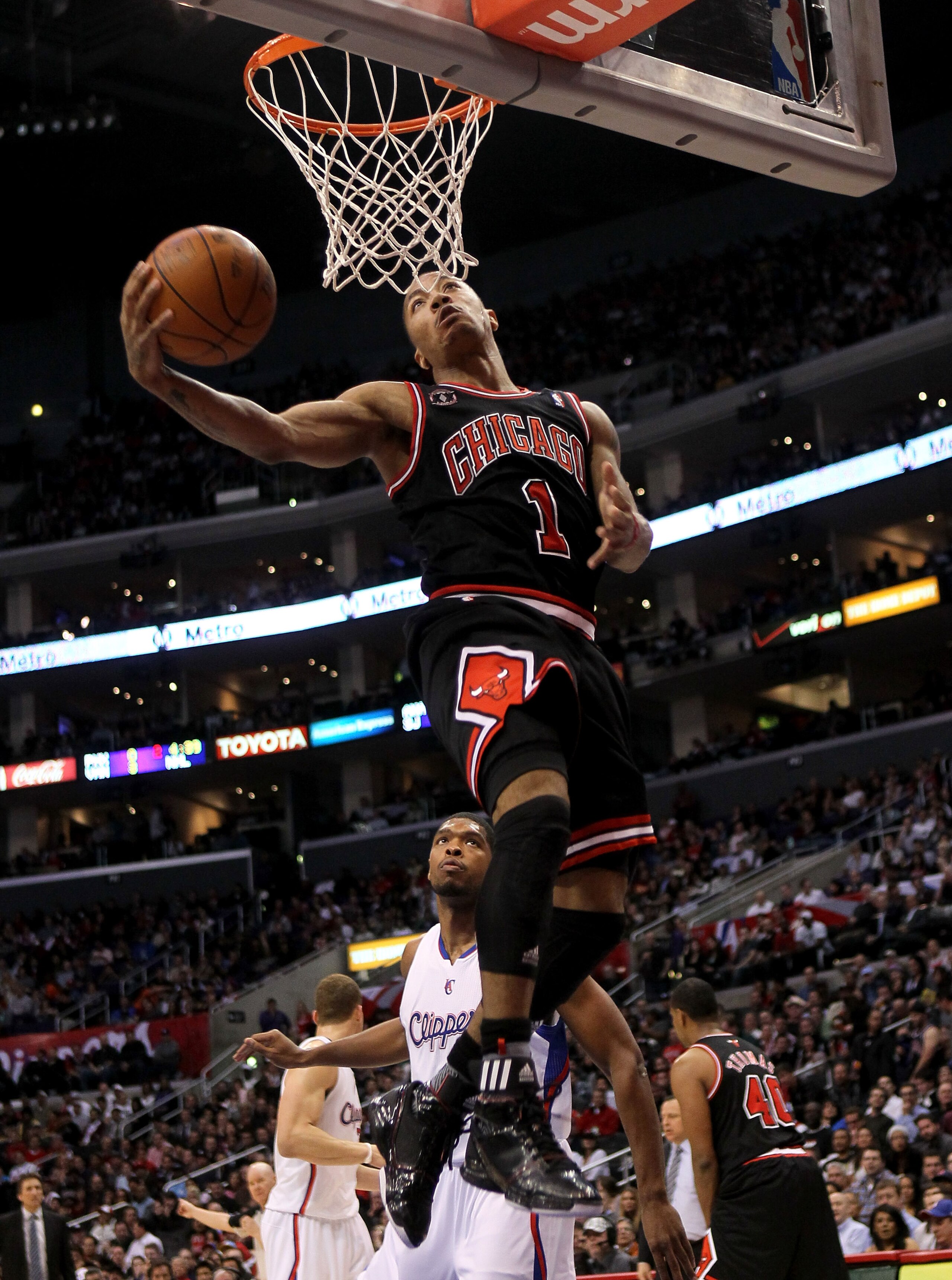 LOS ANGELES, CA - FEBRUARY 02:  Derrick Rose #1 of the Chicago Bulls shoots against the Los Angeles Clippers at Staples Center on February 2, 2011  in Los Angeles, California.  NOTE TO USER: User expressly acknowledges and agrees that, by downloading and