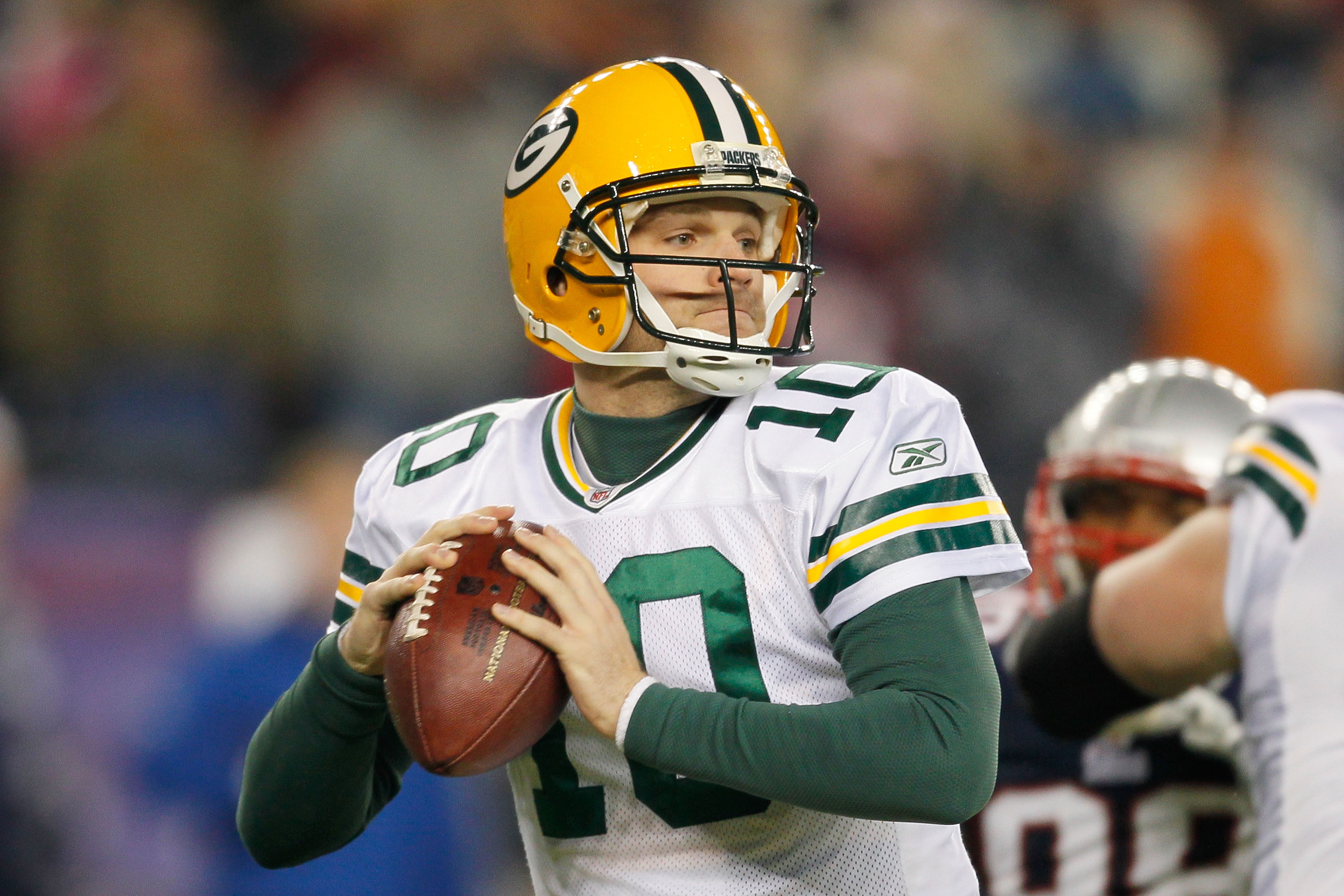 FOXBORO, MA - DECEMBER 19: Quarterback Matt Flynn #10 of the Green Bay Packers looks to pass during the first quarter of the game against the New England Patriots at Gillette Stadium on December 19, 2010 in Foxboro, Massachusetts. The Patriots won the ga FOXBORO, MA - DECEMBER 19: Quarterback Matt Flynn #10 of the Green Bay Packers looks to pass during the first quarter of the game against the New England Patriots at Gillette Stadium on December 19, 2010 in Foxboro, Massachusetts. The Patriots won the ga