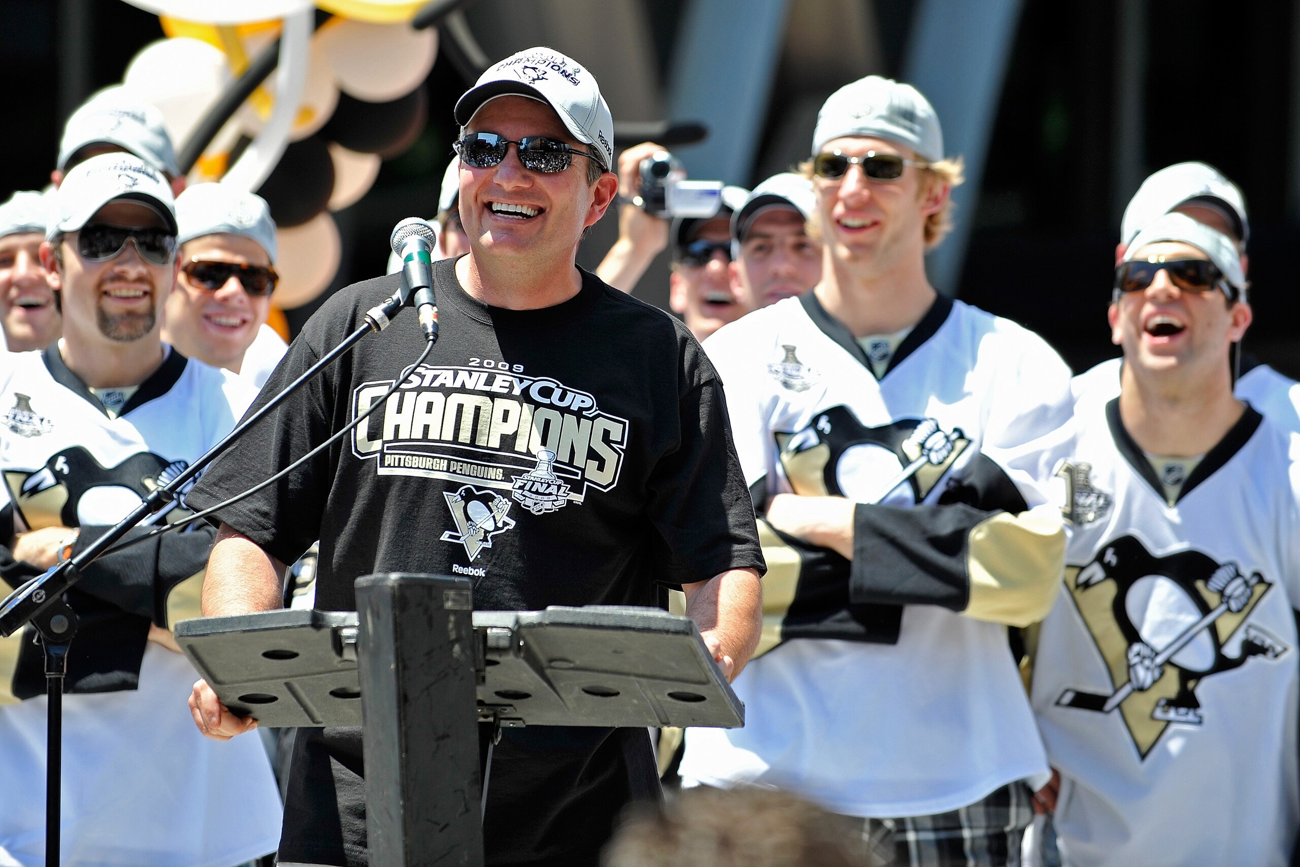 PITTSBURGH - JUNE 15: General manager Ray Shero of the Pittsburgh Penguins addresses the crowd during Stanley Cup Champion Victory Parade on June 15, 2009 in Pittsburgh, Pennsylvania. (Photo by Jamie Sabau/Getty Images) PITTSBURGH - JUNE 15: General manager Ray Shero of the Pittsburgh Penguins addresses the crowd during Stanley Cup Champion Victory Parade on June 15, 2009 in Pittsburgh, Pennsylvania. (Photo by Jamie Sabau/Getty Images)