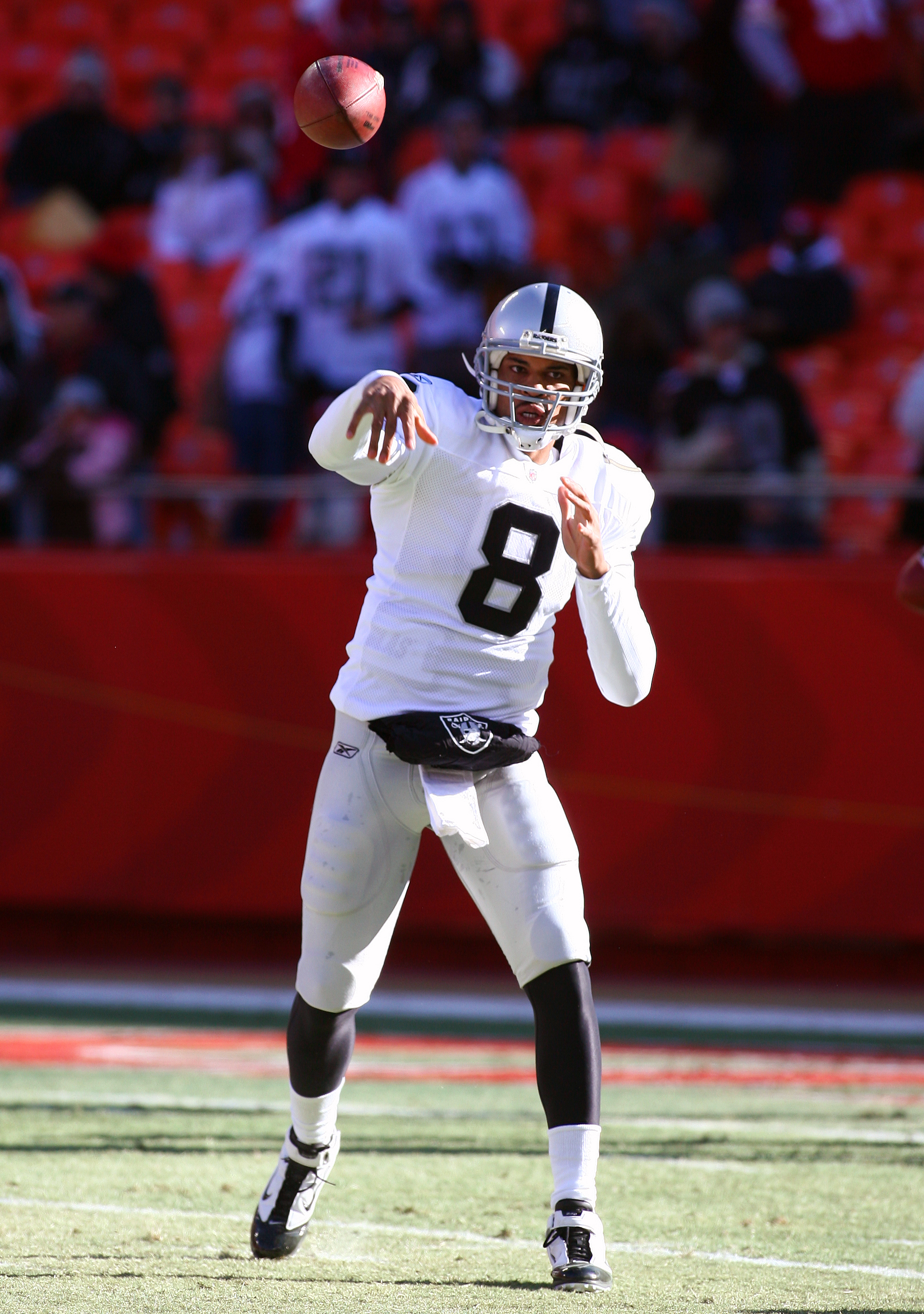KANSAS CITY, MO - JANUARY 02:  Quarterback Jason Campbell #8 of the Oakland Raiders throws a pass in a game against the Kansas City Chiefs at Arrowhead Stadium on January 2, 2011 in Kansas City, Missouri.  (Photo by Tim Umphrey/Getty Images)