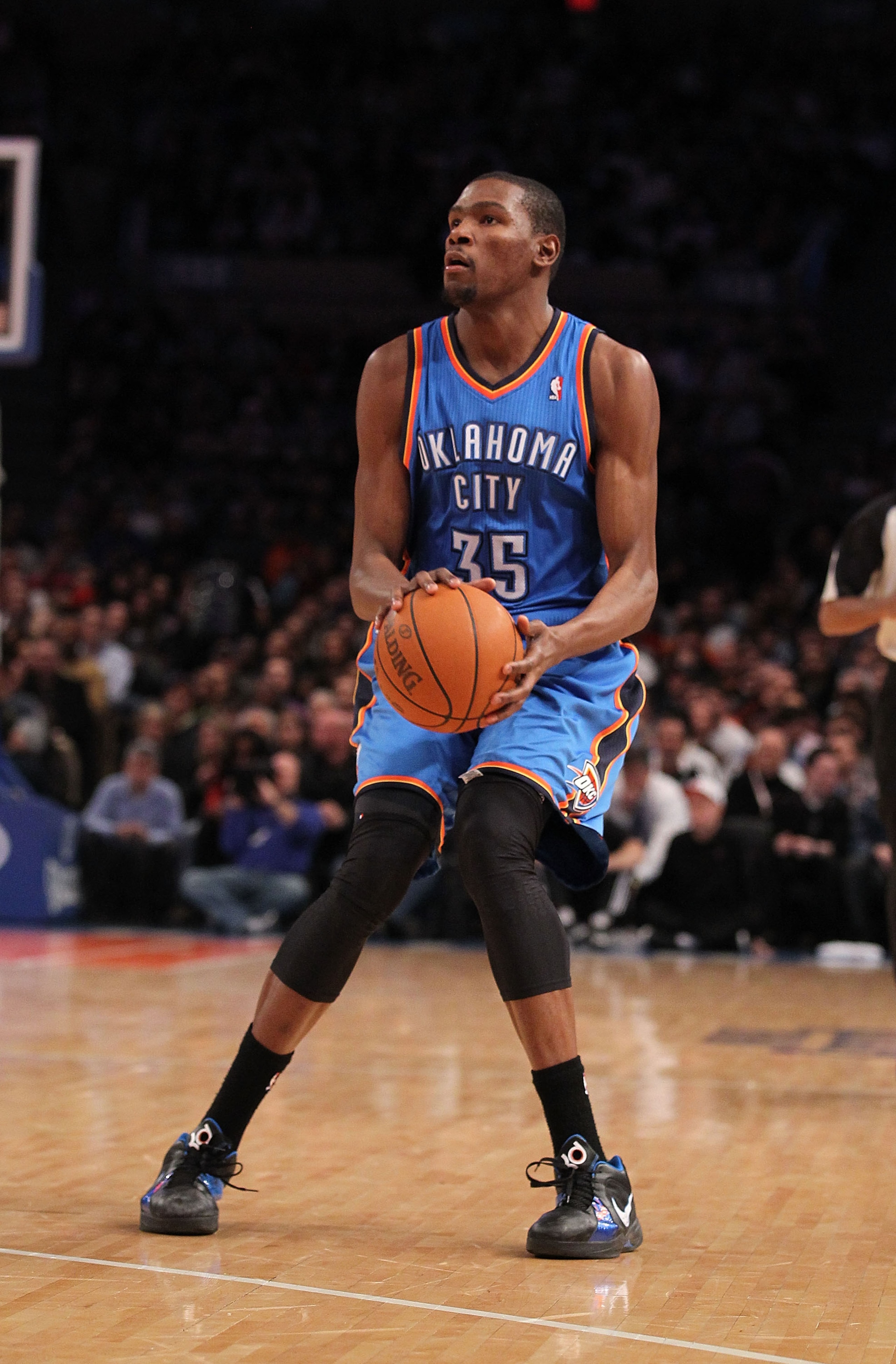 NEW YORK - DECEMBER 22:  Kevin Durant of the Oklahoma City Thunder in action against the New York Knicks at Madison Square Garden on December 22, 2010 in New York, New York.   NOTE TO USER: User expressly acknowledges and agrees that, by downloading and/o