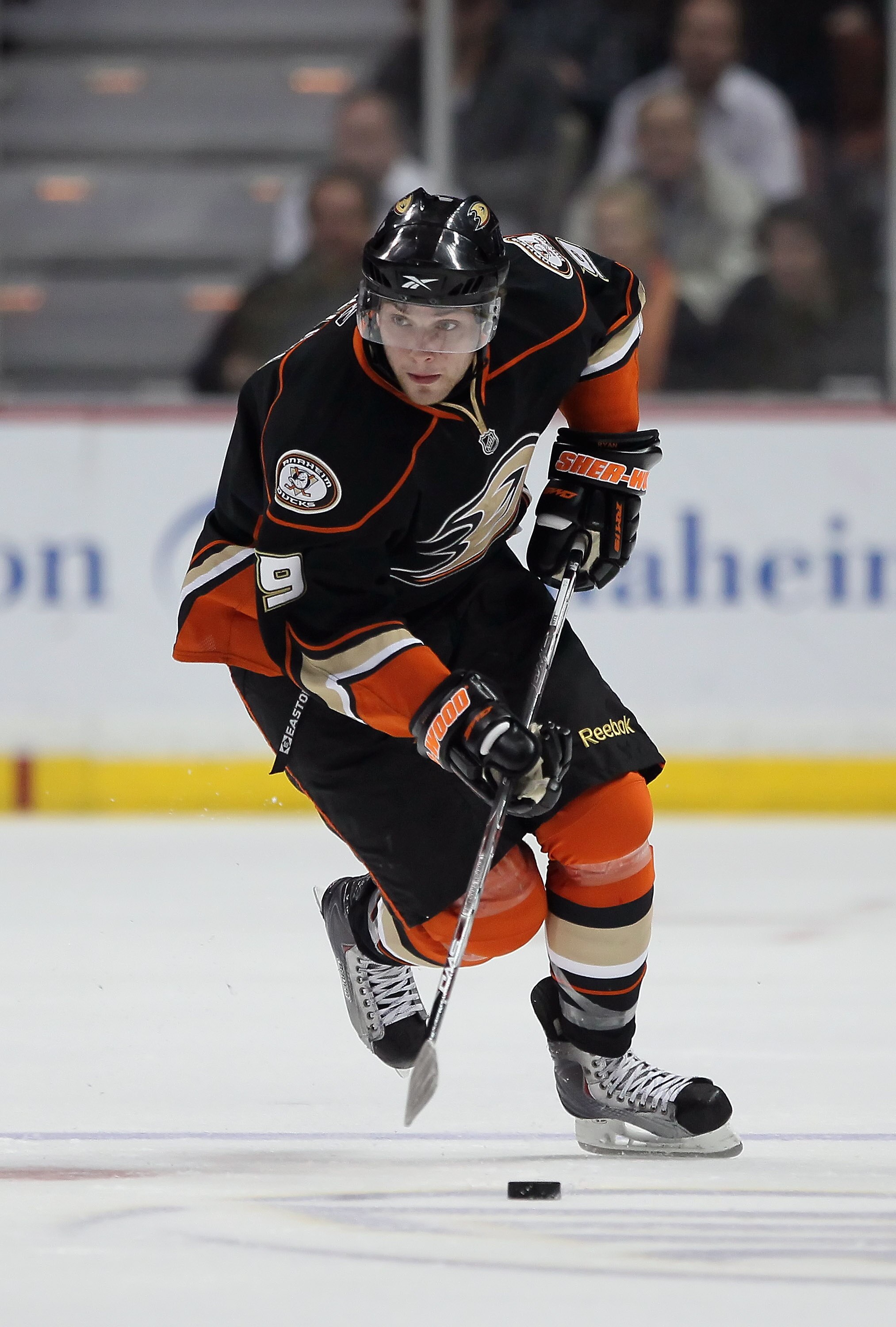 ANAHEIM, CA - JANUARY 07:  Bobby Ryan #9 of the Anaheim Ducks skates against the Columbus Blue Jackets at the Honda Center on January 7, 2011 in Anaheim, California.  (Photo by Jeff Gross/Getty Images)