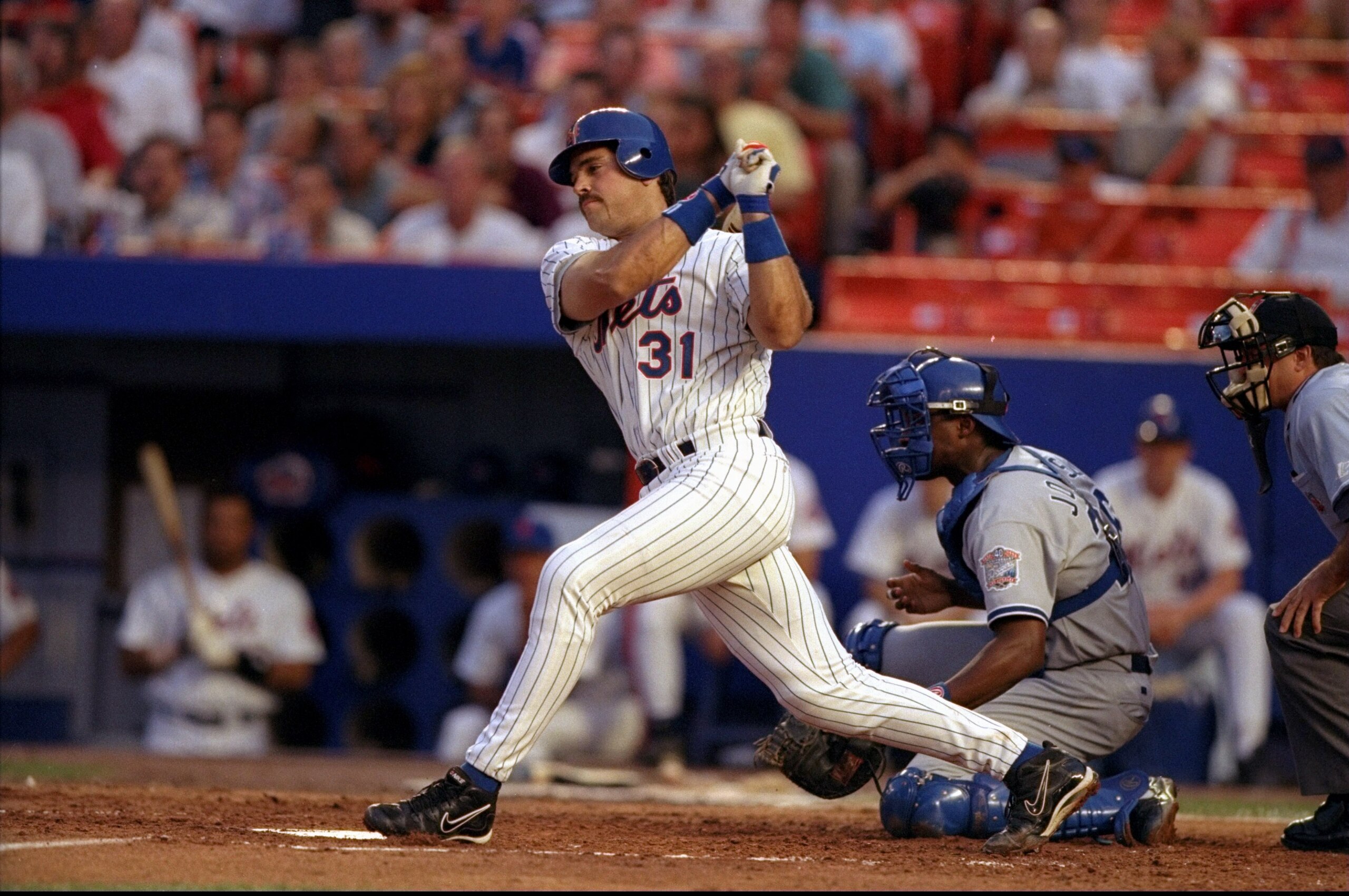 31 Jul 1998:  Catcher Mike Piazza #31 of the New York Mets in action during a game against the Los Angeles Dodgers at Shea Stadium in Flushing, New York. The Dodgers defeated the Mets 4-3. Mandatory Credit: David Seelig  /Allsport