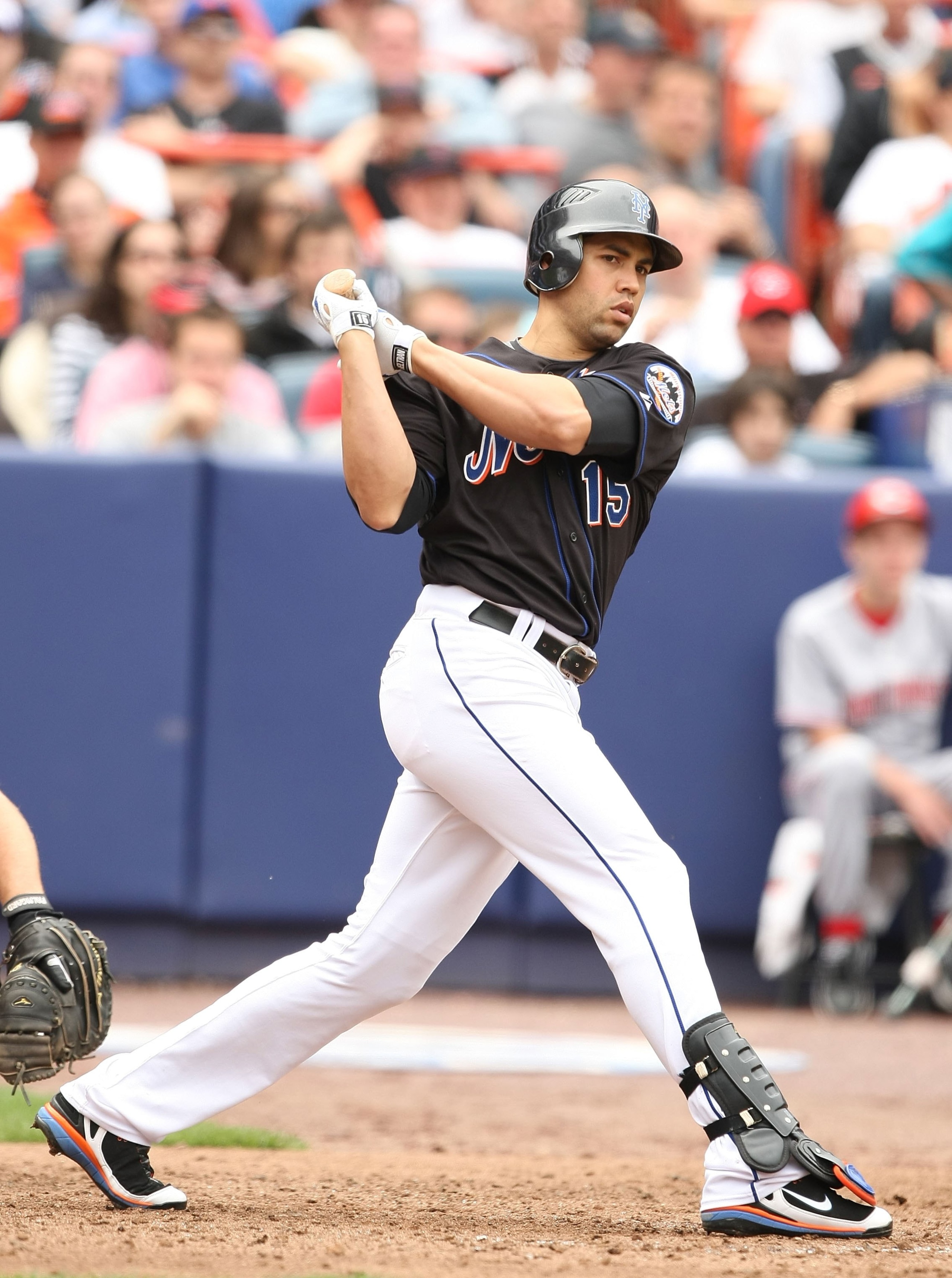 NEW YORK - MAY 10:  Carlos Beltran #15 of the New York Mets bats against the Cincinnati Reds during their game at Shea Stadium on May 10, 2008 in the Queens Borough of  Flushing, New York.  (Photo by Al Bello/Getty Images)