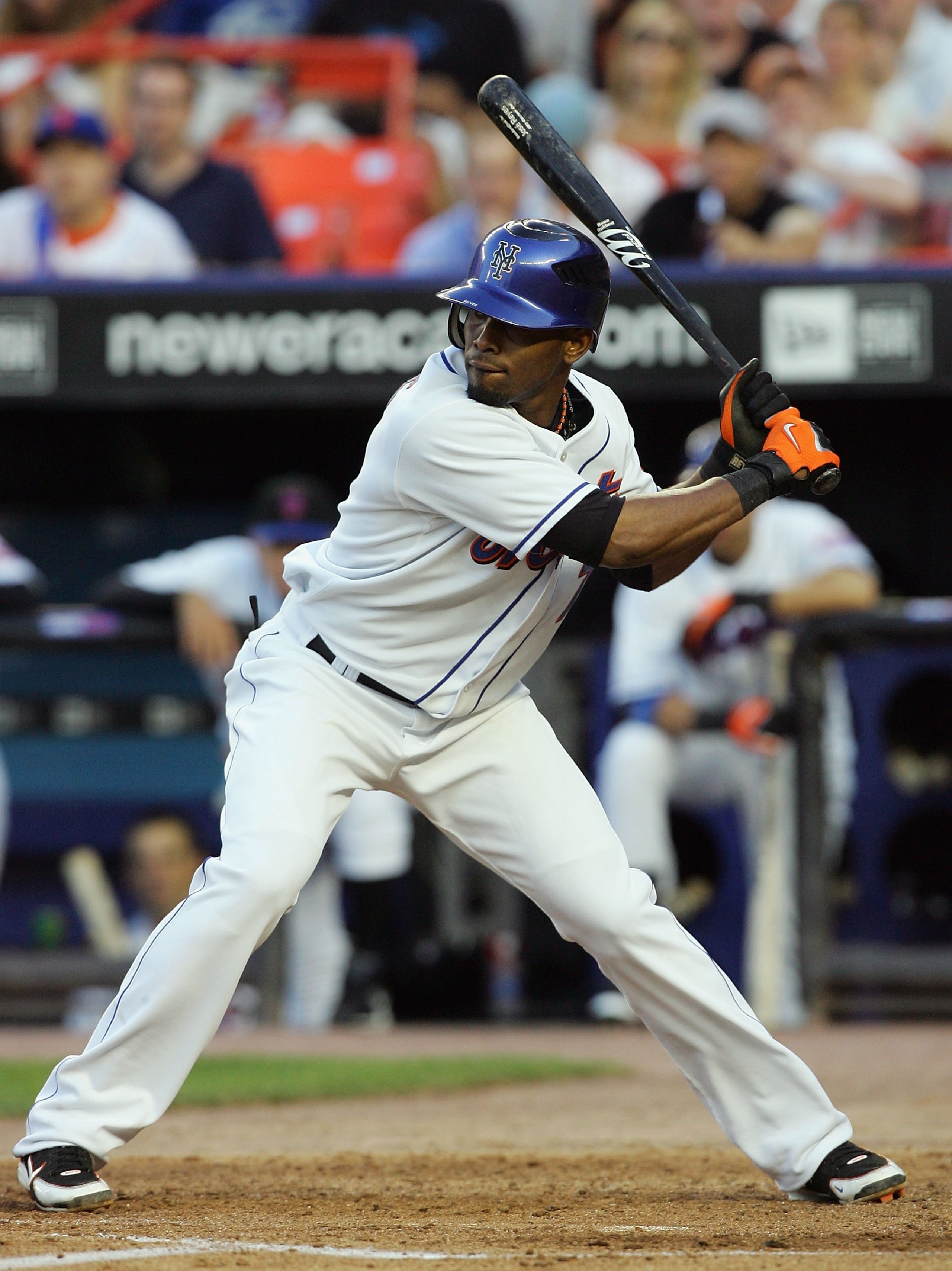 NEW YORK - JUNE 18: Jose Reyes #7 of the New York Mets bats against the Minnesota Twins during their interleague game at Shea Stadium June 18, 2007 in the Flushing neighborhood of the Queens borough of New York City. (Photo by Jim McIsaac/Getty Images)
