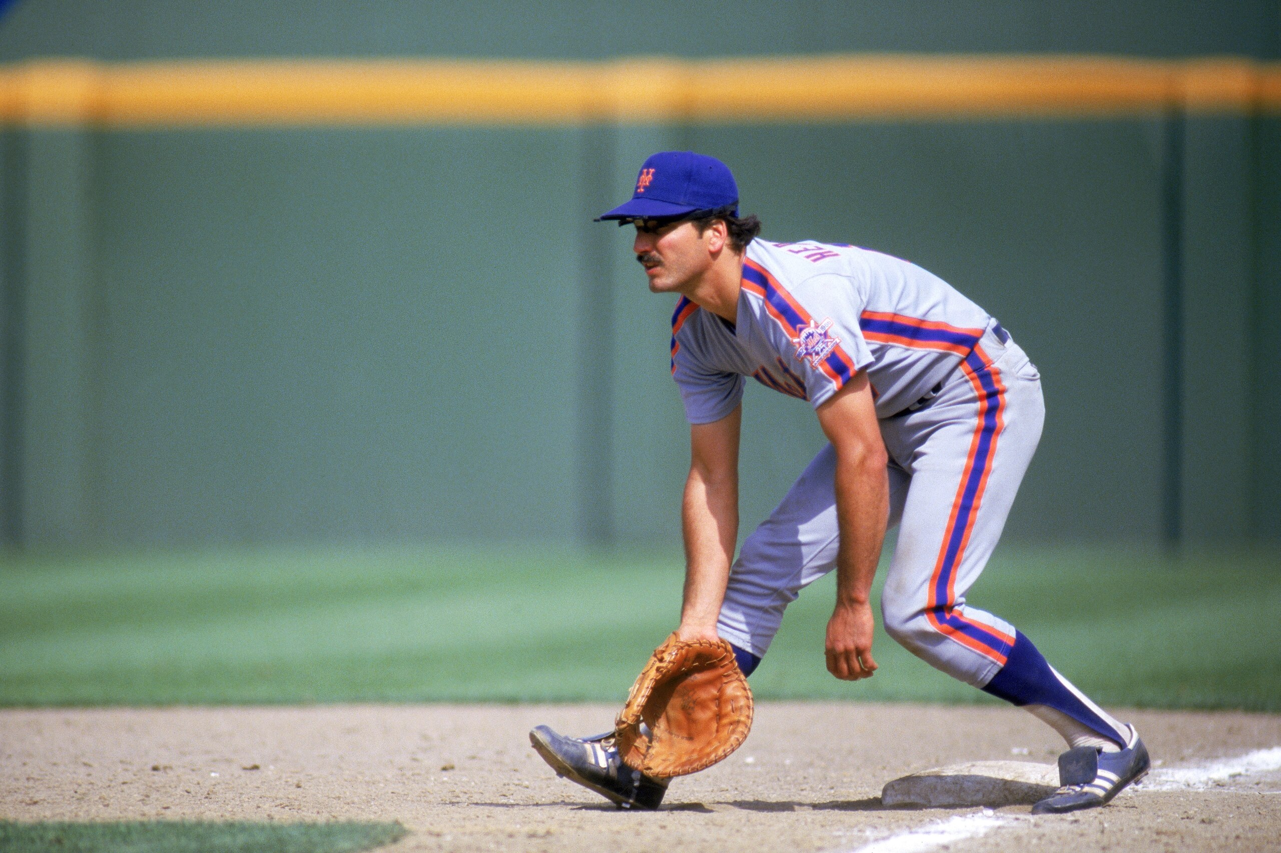 SAN DIEGO - 1986:  First baseman Keith Hernandez #17 of the New York Mets fields a grounder during a 1986 game against the San Diego Padres at Jack Murphy Stadium in San Diego, California.  (Photo by Stephen Dunn/Getty Images)