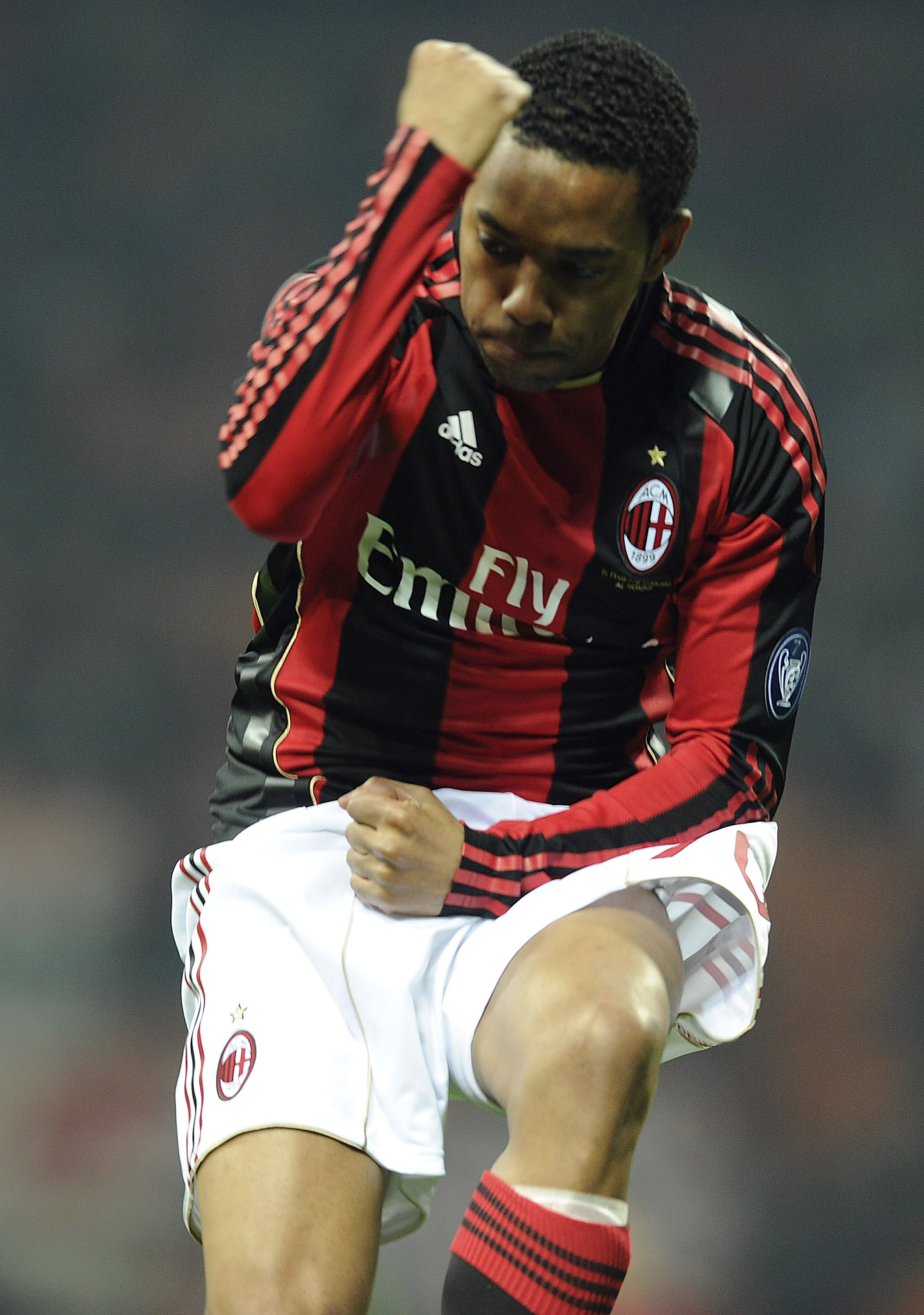 MILAN, ITALY - FEBRUARY 12:  Robinho of Milan celebrate after scoring his team's goal during the Serie A match between AC Milan and Parma FC at Stadio Giuseppe Meazza on February 12, 2011 in Milan, Italy.  (Photo by Dino Panato/Getty Images)
