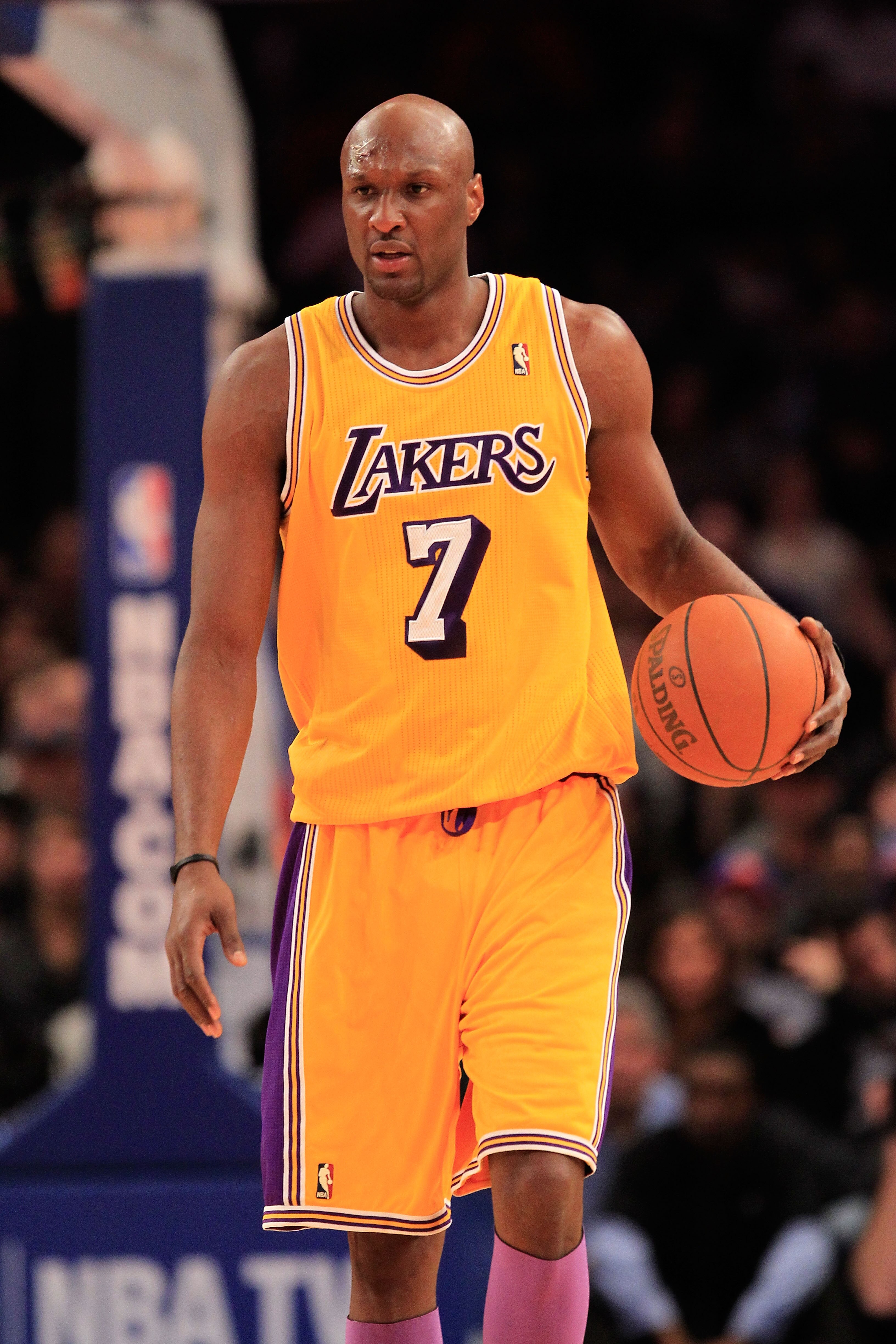 NEW YORK, NY - FEBRUARY 11: Lamar Odum #7 of the Los Angeles Lakers dribbles against the New York Knicks at Madison Square Garden on February 11, 2011 in New York City. NOTE TO USER: User expressly acknowledges and agrees that, by downloading and/or using