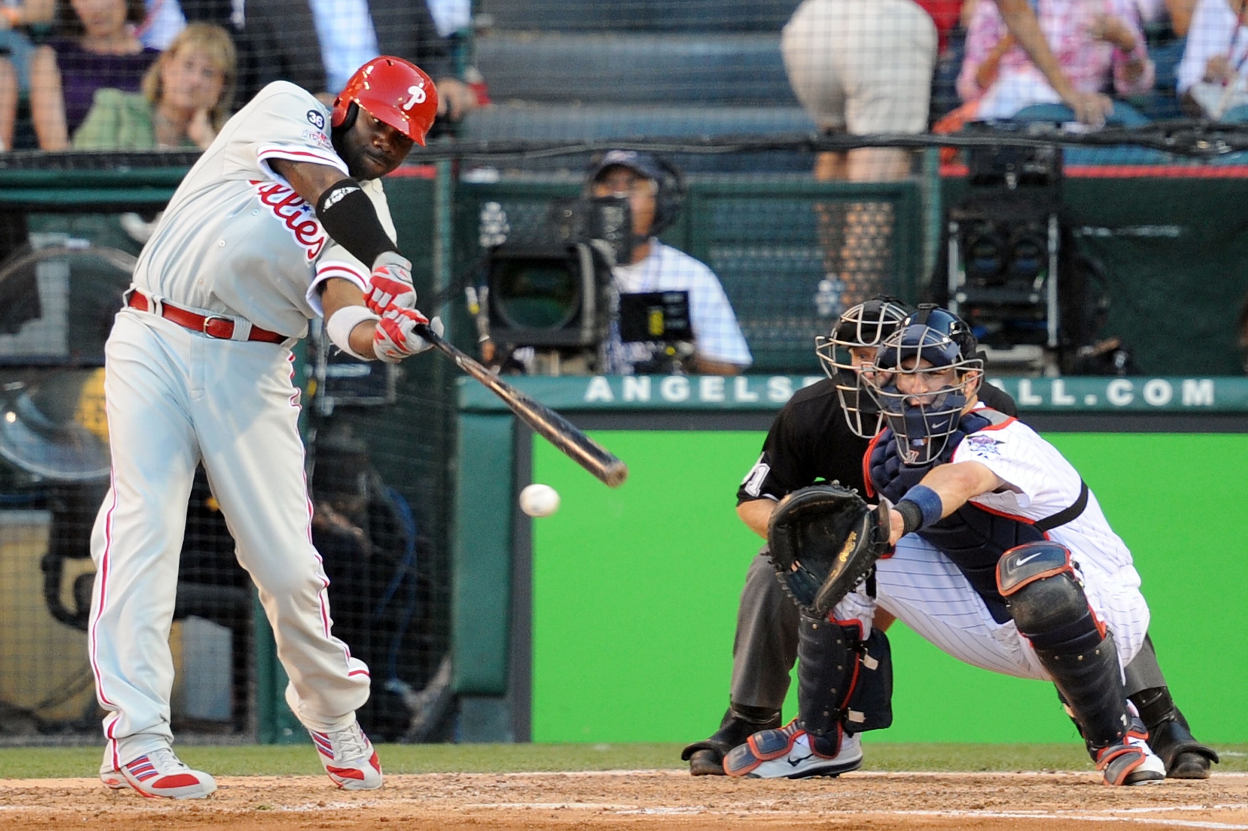 ANAHEIM, CA - JULY 13:  National League All-Star Ryan Howard #6 of the Philadelphia Philies swings at a pitch during the 81st MLB All-Star Game at Angel Stadium of Anaheim on July 13, 2010 in Anaheim, California.  (Photo by Lisa Blumenfeld/Getty Images)