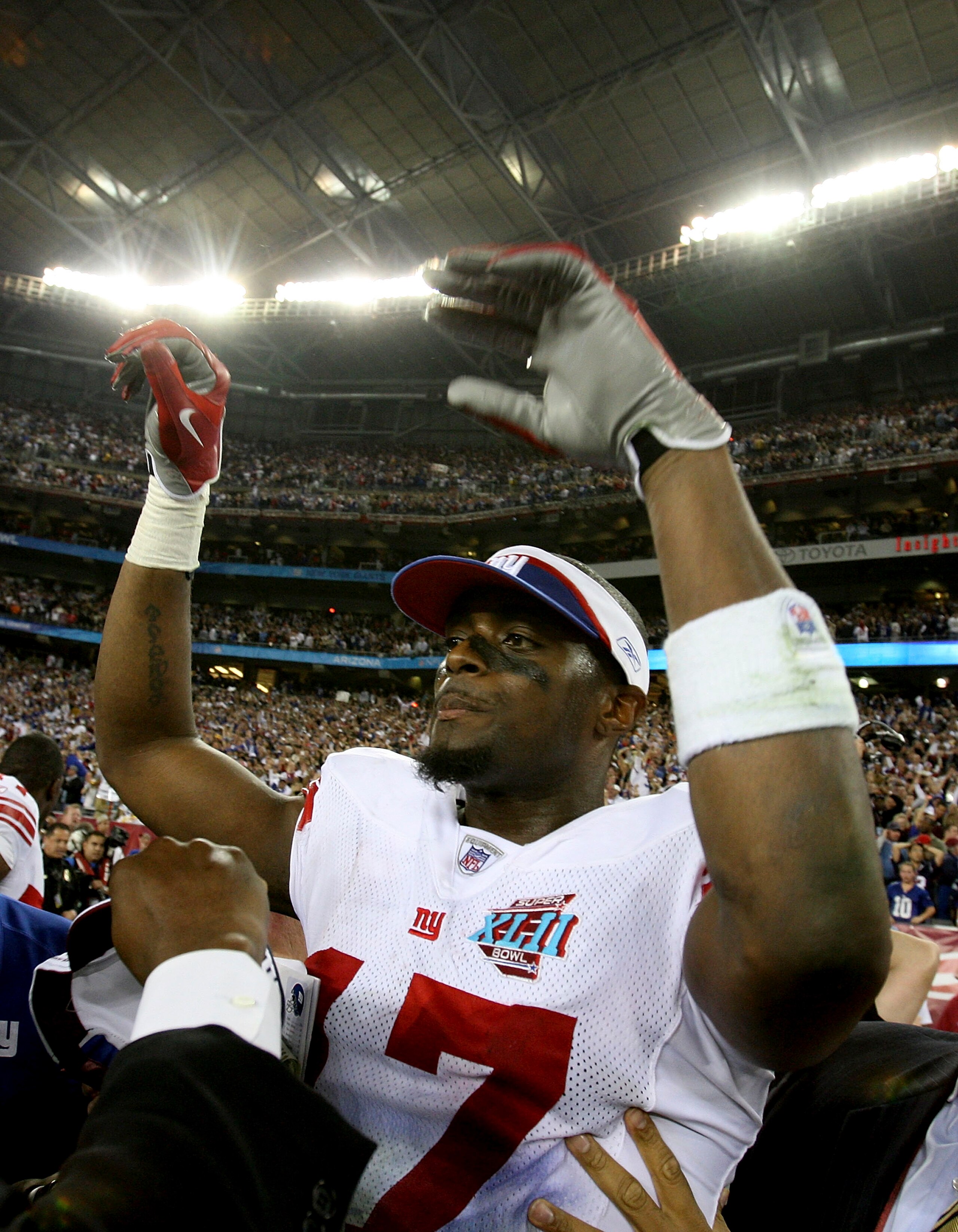 GLENDALE, AZ - FEBRUARY 03:  Wide receive Plaxico Burress #17 of the New York Giants walks off the field after the Giants defeated the New England Patriots 17-14 during Super Bowl XLII on February 3, 2008 at the University of Phoenix Stadium in Glendale,