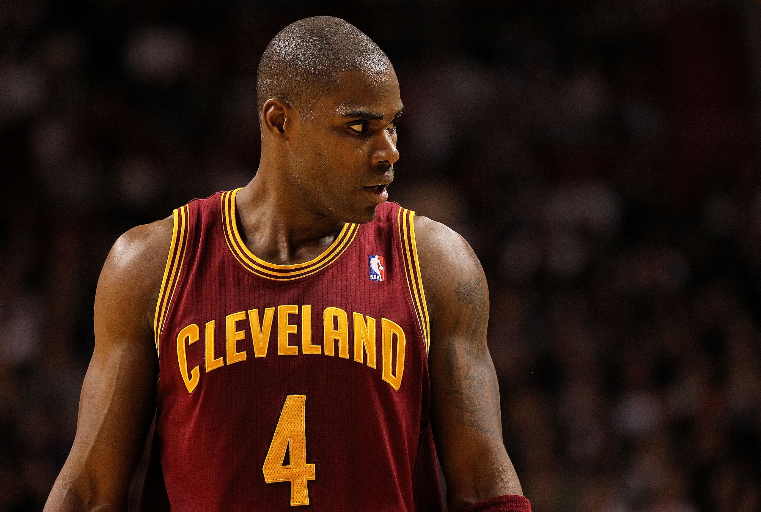 MIAMI, FL - DECEMBER 15: Antawn Jamison #4 of the Cleveland Cavaliers talks with a referee during a game against the Miami Heat at American Airlines Arena on December 15, 2010 in Miami, Florida. NOTE TO USER: User expressly acknowledges and agrees that, MIAMI, FL - DECEMBER 15: Antawn Jamison #4 of the Cleveland Cavaliers talks with a referee during a game against the Miami Heat at American Airlines Arena on December 15, 2010 in Miami, Florida. NOTE TO USER: User expressly acknowledges and agrees that,