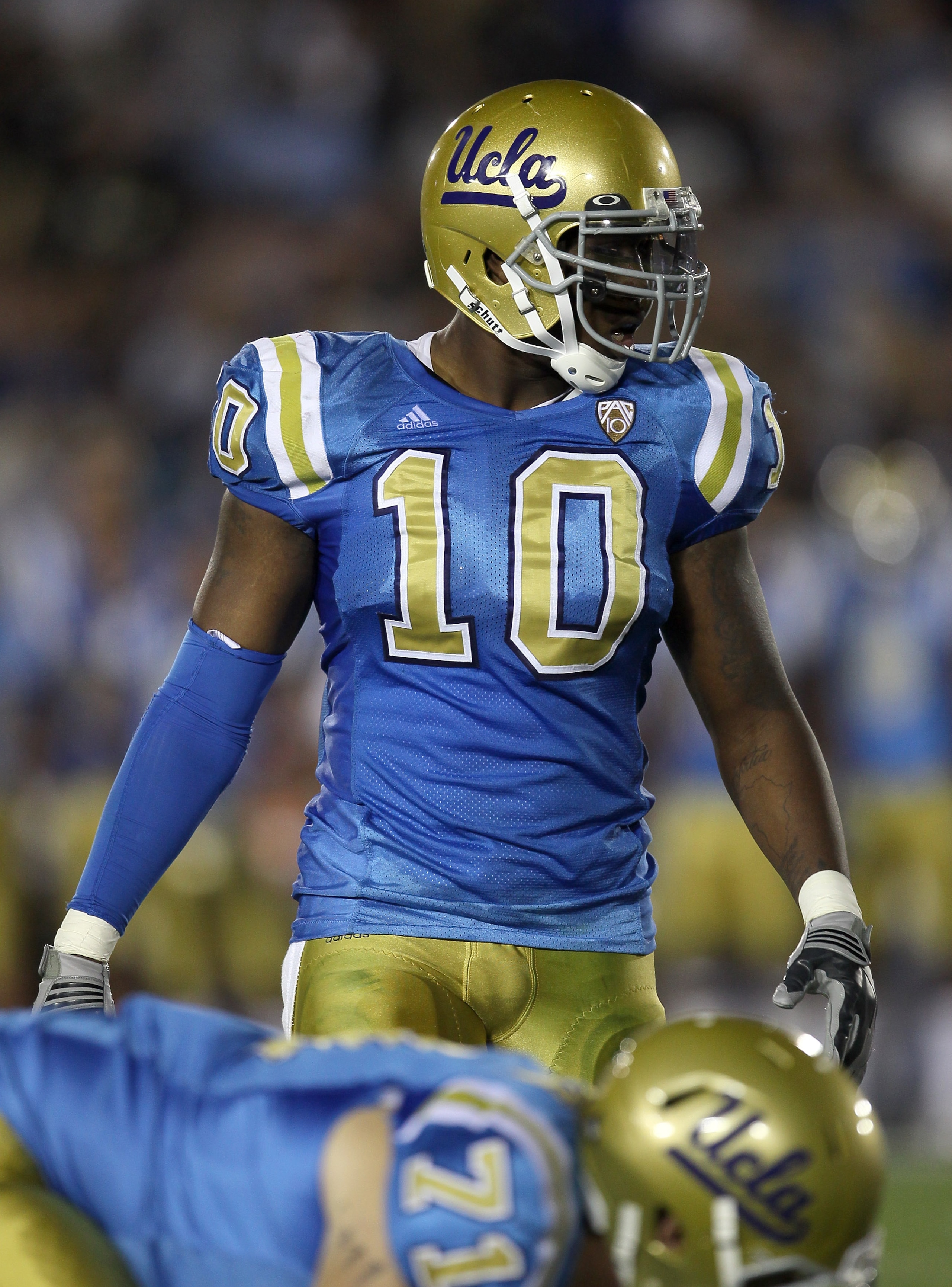 PASADENA, CA - SEPTEMBER 18: Linebacker Akeem Ayers #10 of the UCLA Bruins in the game with the Houston Cougars at the Rose Bowl on September 18, 2010 in Pasadena, California. UCLA won 31-13. (Photo by Stephen Dunn/Getty Images) PASADENA, CA - SEPTEMBER 18: Linebacker Akeem Ayers #10 of the UCLA Bruins in the game with the Houston Cougars at the Rose Bowl on September 18, 2010 in Pasadena, California. UCLA won 31-13. (Photo by Stephen Dunn/Getty Images)
