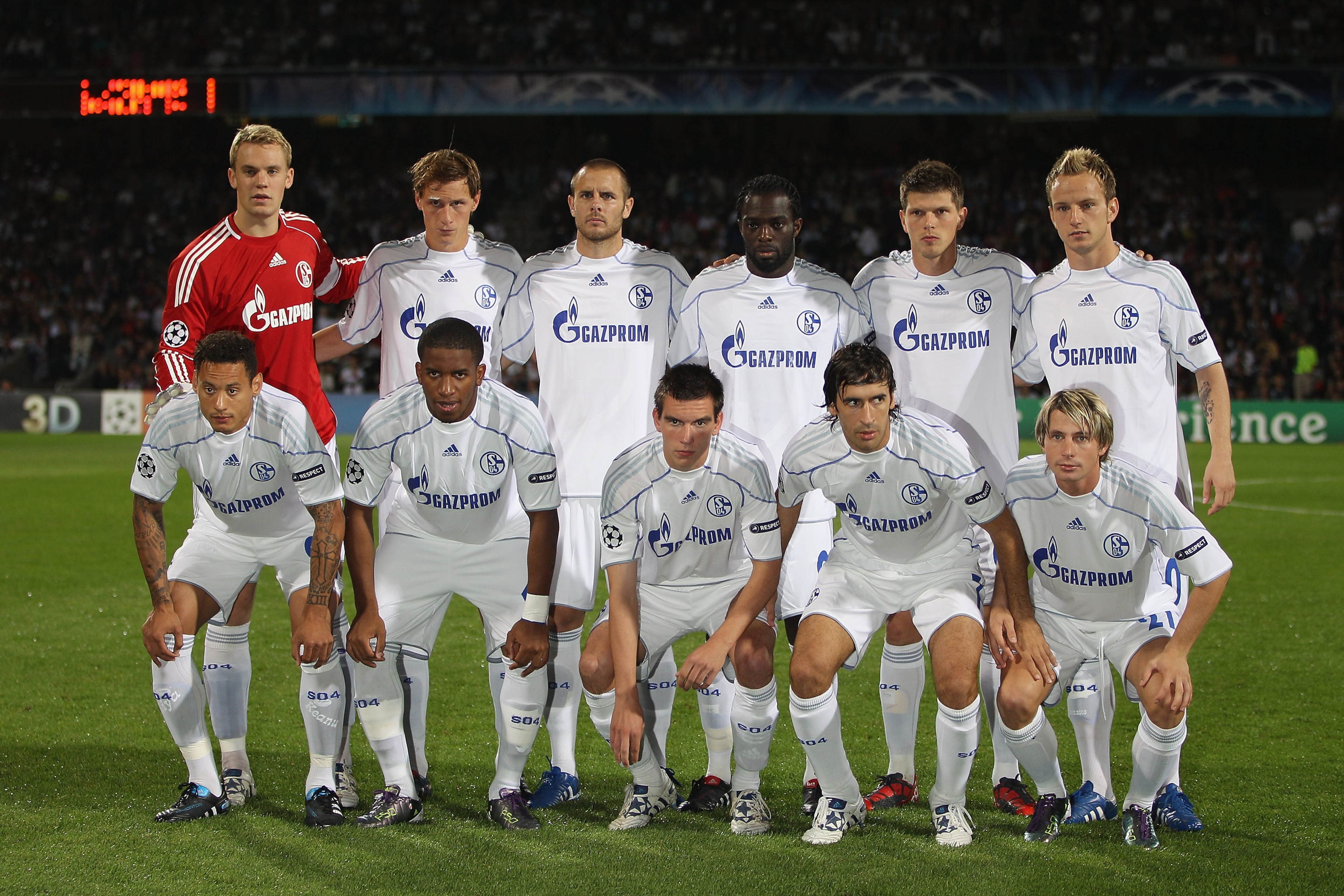 LYON, FRANCE - SEPTEMBER 14:  Schalke team group during the UEFA Champions League Group B match between Olympique Lyonnais and FC Schalke 04 at the Stade de Gerland on September 14, 2010 in Lyon, France.  (Photo by Michael Steele/Getty Images)