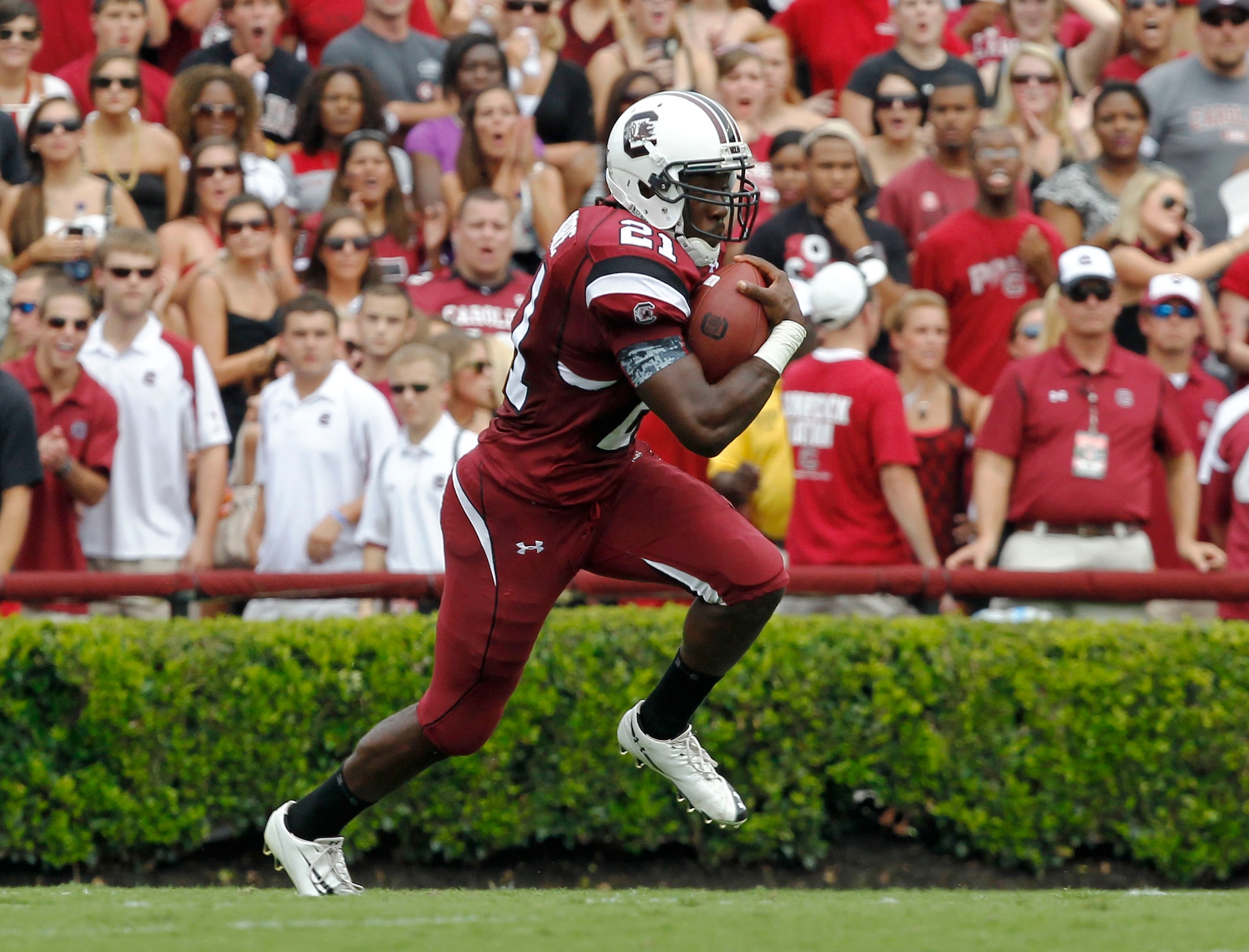 COLUMBIA, SC - SEPTEMBER 11: Tailback Marcus Lattimore #21 of the South Carolina Gamecocks runs with the ball during the game against the Georgia Bulldogs at Williams-Brice Stadium on September 11, 2010 in Columbia, South Carolina. The Gamecocks beat the