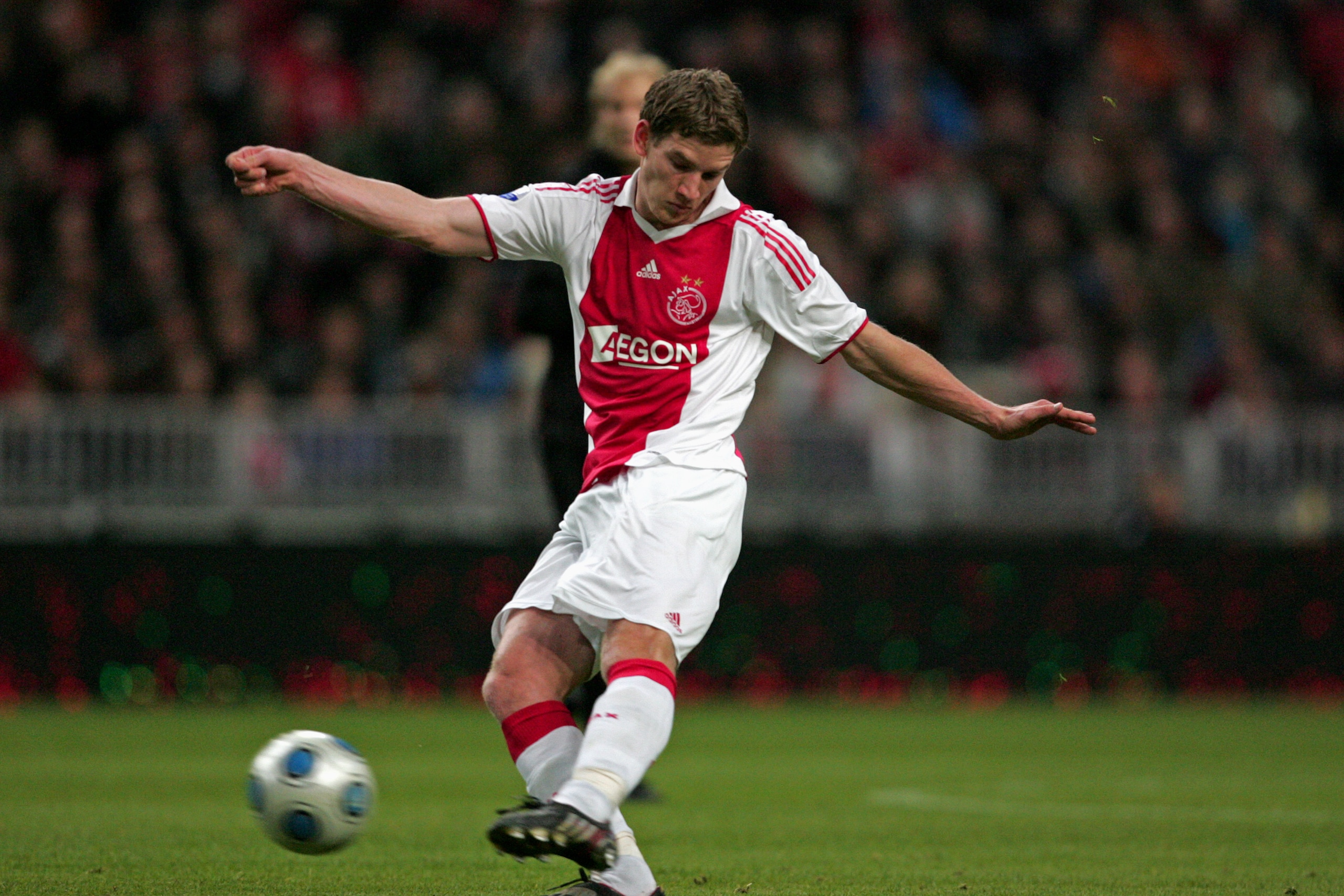 AMSTERDAM, NETHERLANDS - OCTOBER 17: Jan Vertonghen of AFC Ajax during the Eredivisie match between AFC Ajax and Willem II held on October 17, 2009 at the Amsterdam ArenA, in Amsterdam, Netherlands. (Photo by Anoek De Groot/EuroFootball/Getty Images) AMSTERDAM, NETHERLANDS - OCTOBER 17: Jan Vertonghen of AFC Ajax during the Eredivisie match between AFC Ajax and Willem II held on October 17, 2009 at the Amsterdam ArenA, in Amsterdam, Netherlands. (Photo by Anoek De Groot/EuroFootball/Getty Images)
