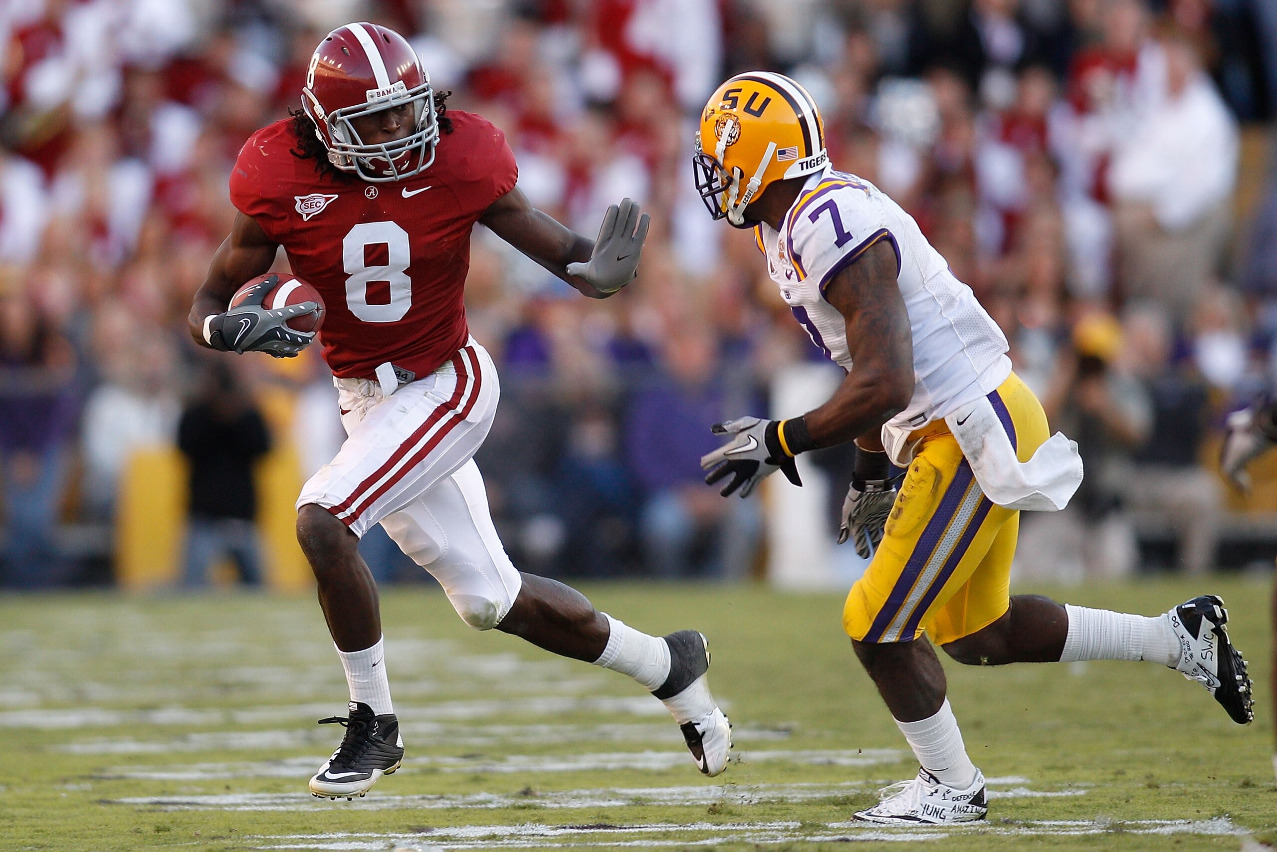 BATON ROUGE, LA - NOVEMBER 06:  Julio Jones #8 of the Alabama Crimson Tide avoids a tackle by Patrick Peterson #7 of the Louisiana State University Tigers at Tiger Stadium on November 6, 2010 in Baton Rouge, Louisiana.  The Tigers defeated the Crimson Tid