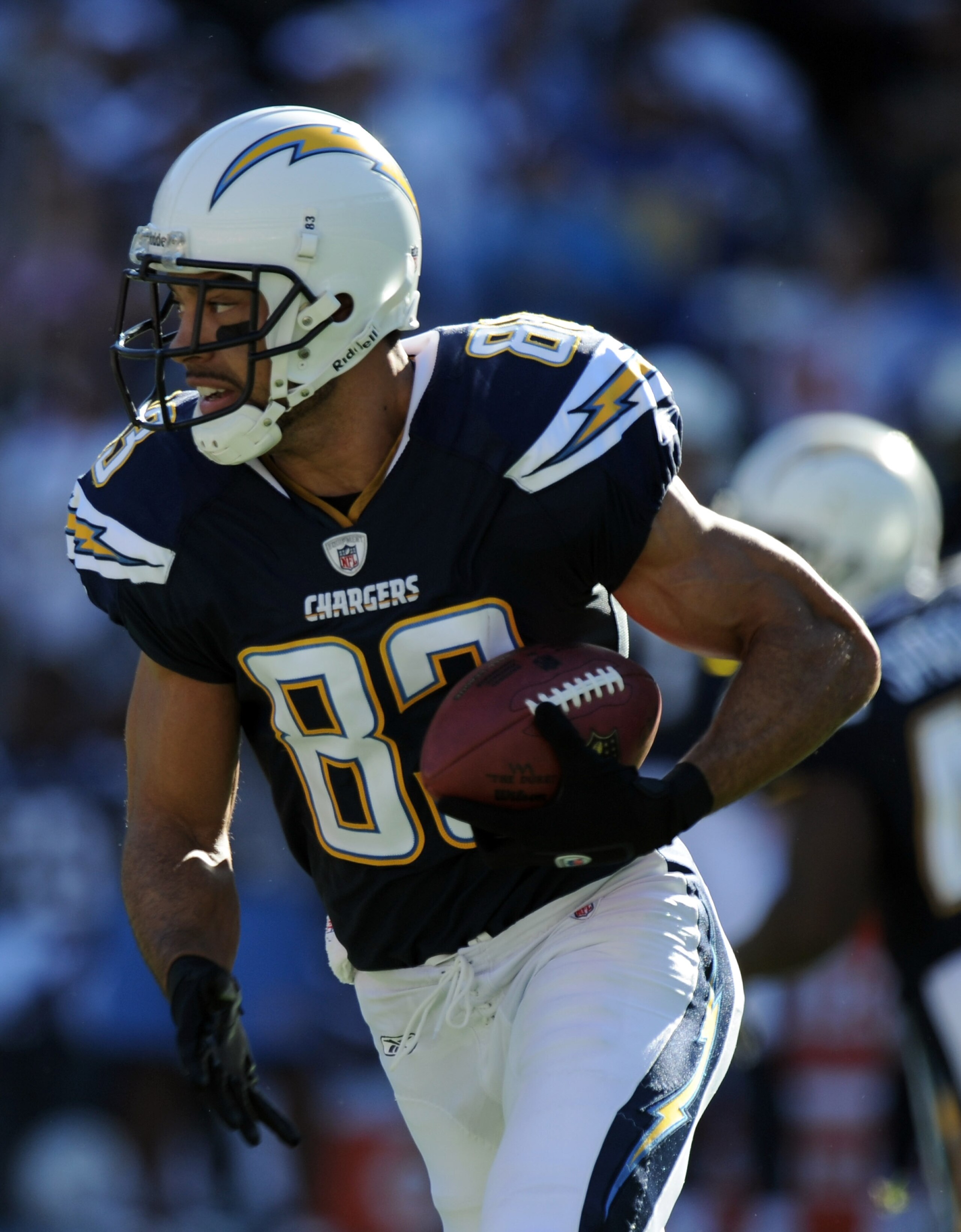 SAN DIEGO, CA - DECEMBER 12:  Vincent Jackson #83 of the San Diego Chargers carries the ball on a reverse against the Kansas City Chiefs during the first quarter at Qualcomm Stadium on December 12, 2010 in San Diego, California.  (Photo by Harry How/Getty
