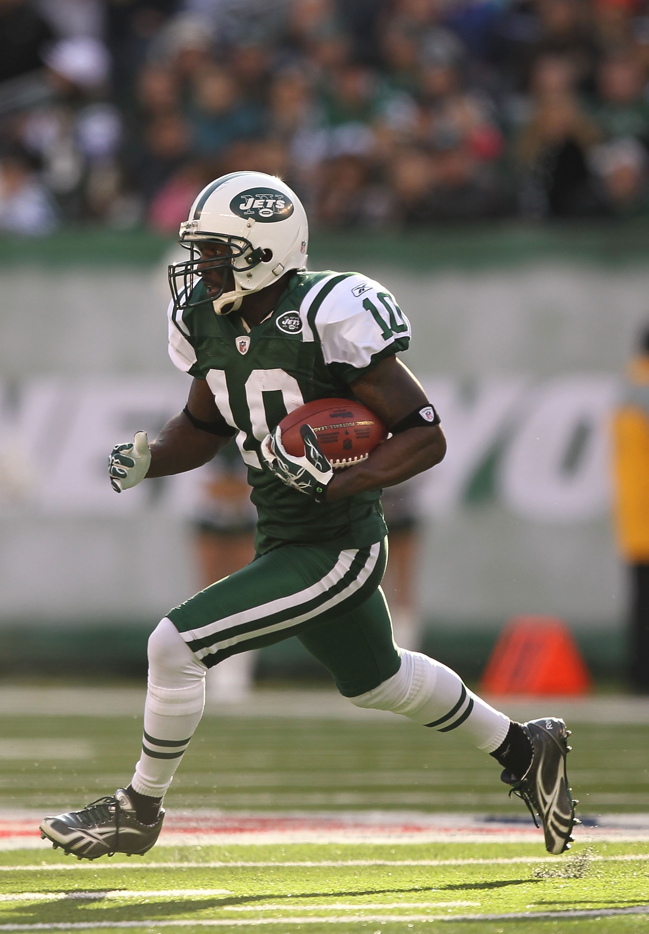 EAST RUTHERFORD, NJ - NOVEMBER 21:  Santonio Holmes #10 of the New York Jets in action against  the Houston Texans their  game on November 21, 2010 at the New Meadowlands Stadium  in East Rutherford, New Jersey.  (Photo by Al Bello/Getty Images)