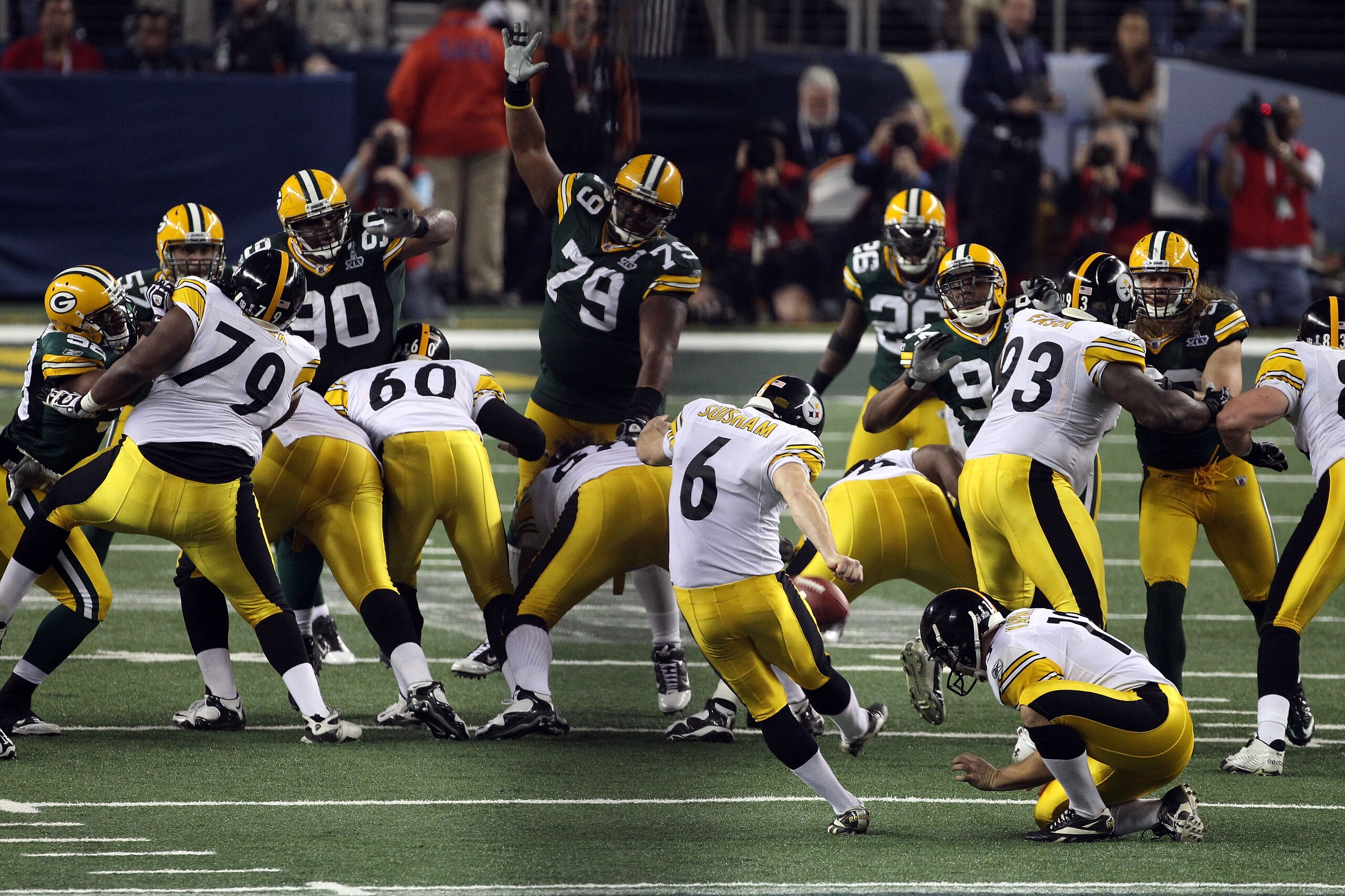 ARLINGTON, TX - FEBRUARY 06: Shaun Suisham #6 of the Pittsburgh Steelers misses a 52 yard field goal against the Green Bay Packers during Super Bowl XLV at Cowboys Stadium on February 6, 2011 in Arlington, Texas. (Photo by Streeter Lecka/Getty Images) ARLINGTON, TX - FEBRUARY 06: Shaun Suisham #6 of the Pittsburgh Steelers misses a 52 yard field goal against the Green Bay Packers during Super Bowl XLV at Cowboys Stadium on February 6, 2011 in Arlington, Texas. (Photo by Streeter Lecka/Getty Images)