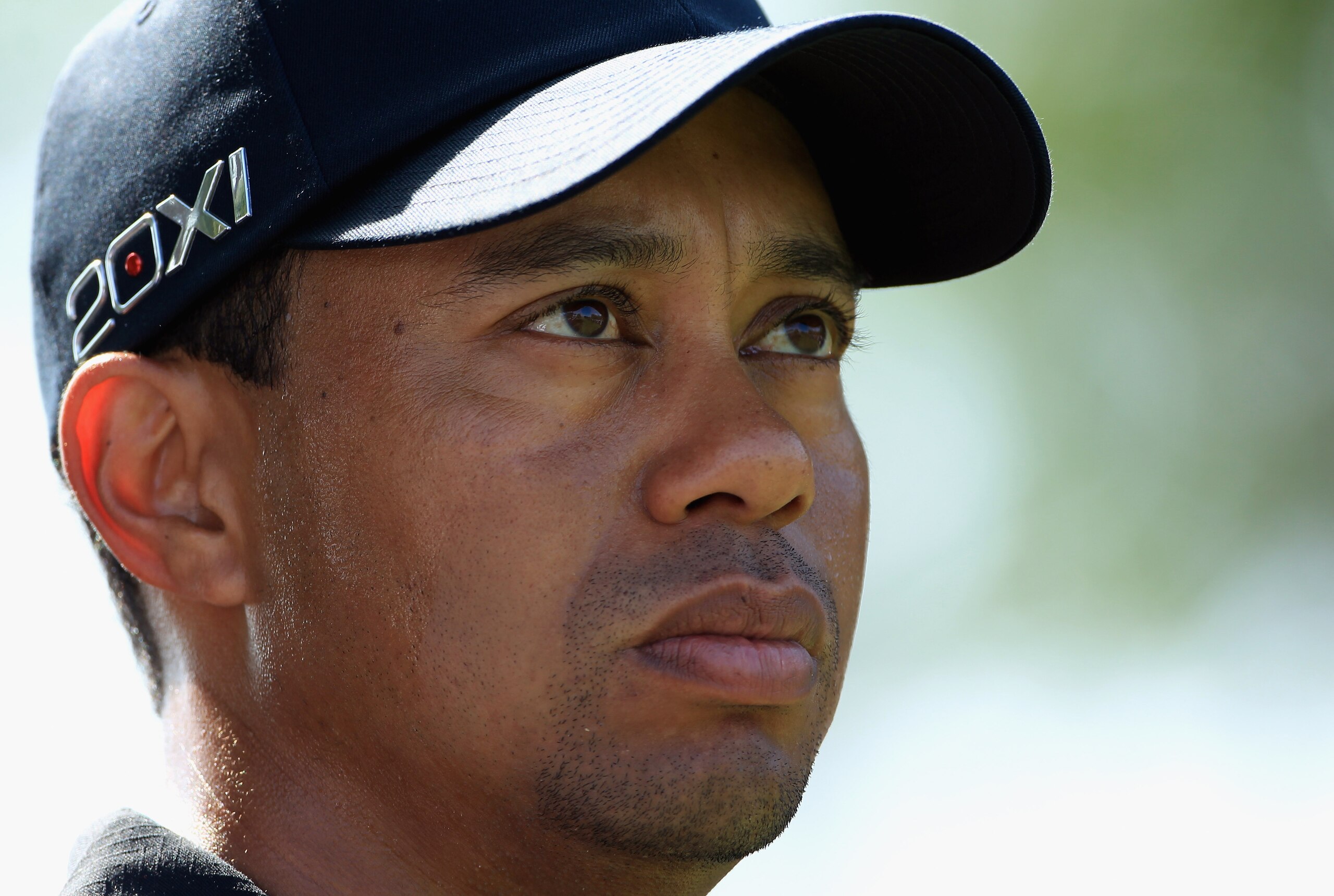 DUBAI, UNITED ARAB EMIRATES - FEBRUARY 10:  Tiger Woods of the USA in action during the first round of the Omega Dubai Desert Classic on the Majlis course at the Emirates Golf Club on February 10, 2011 in Dubai, United Arab Emirates.  (Photo by Andrew Red