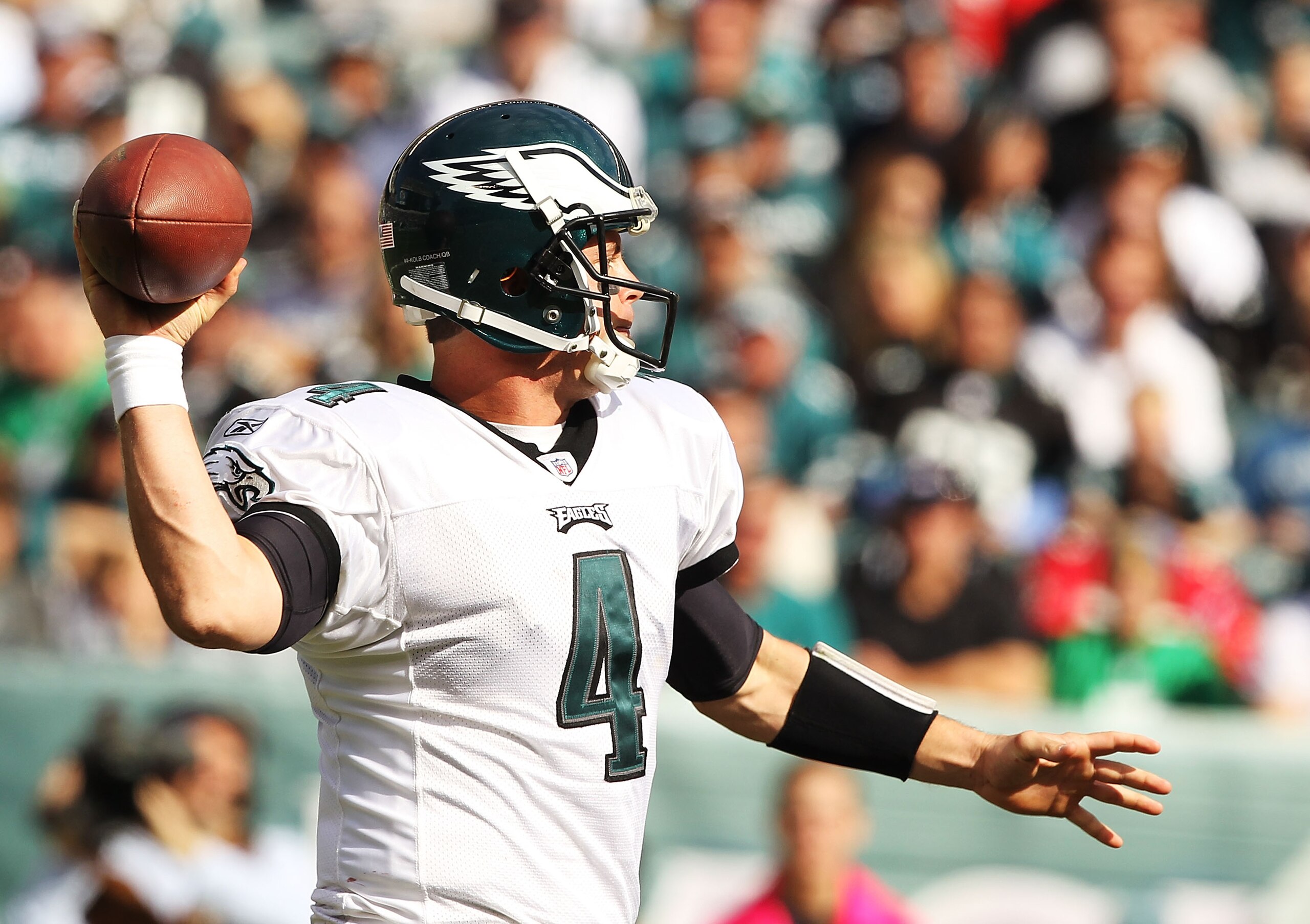 PHILADELPHIA - OCTOBER 17:  Kevin Kolb #4 of the Philadelphia Eagles passes against the Atlanta Falcons during their game at Lincoln Financial Field on October 17, 2010 in Philadelphia, Pennsylvania.  (Photo by Al Bello/Getty Images)