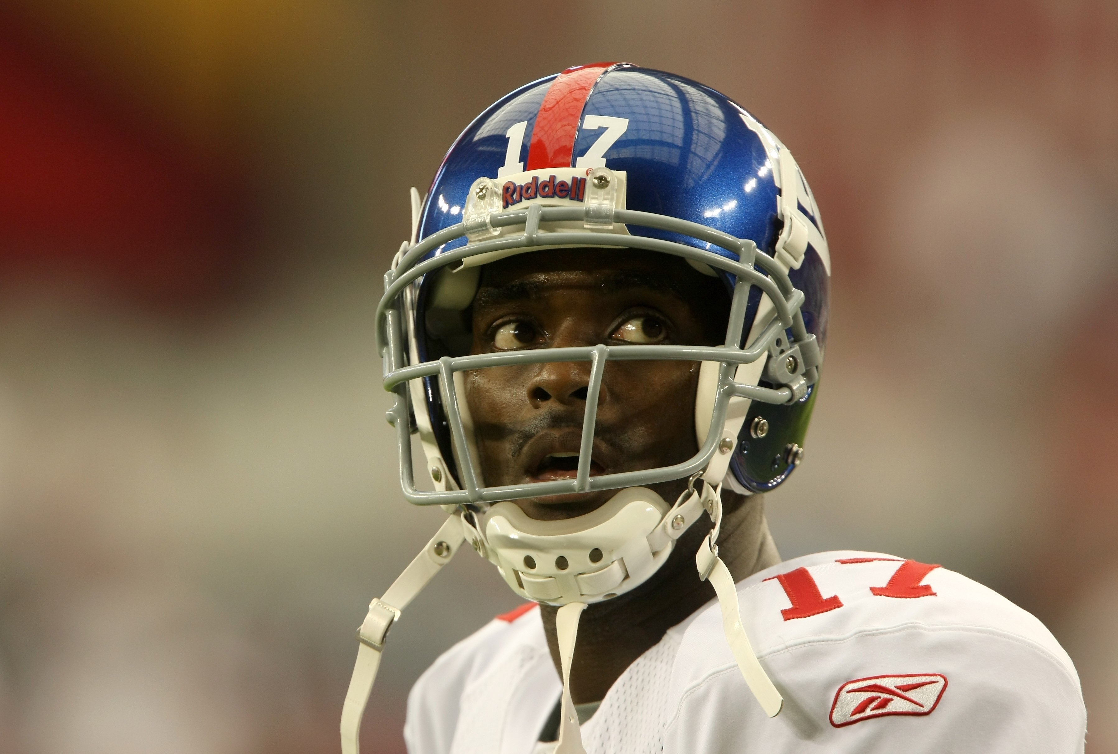 GLENDALE, AZ - NOVEMBER 23:  Wide receiver Plaxico Burress #17 of the New York Giants warms up for the game with the Arizona Cardinals on November 23, 2008 at University of Phoenix Stadium in Glendale, Arizona. The Giants won 37-29.  (Photo by Stephen Dun