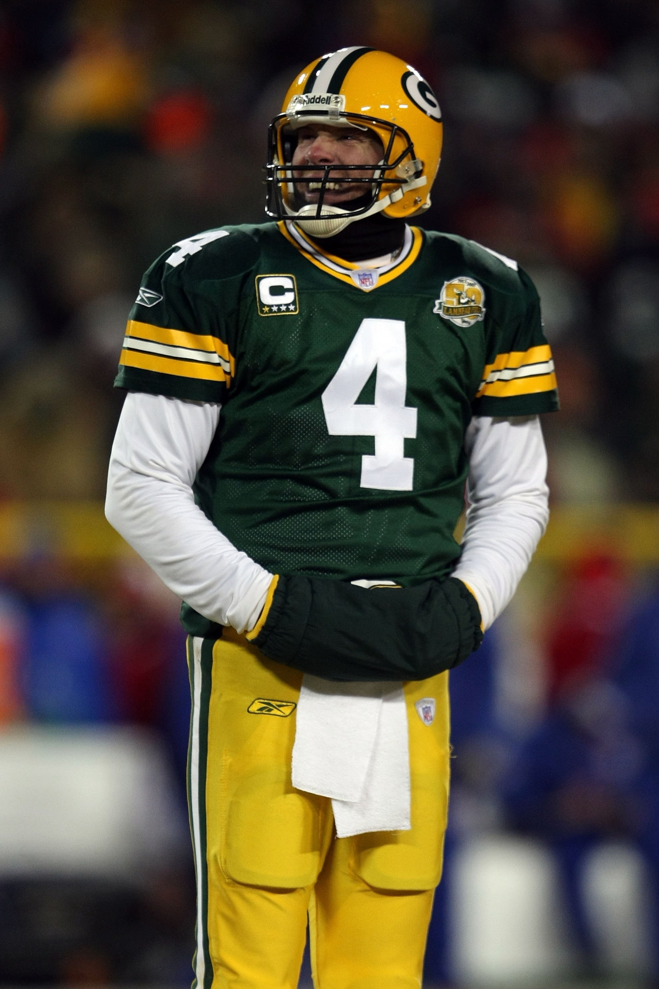 GREEN BAY, WI - JANUARY 20: Quarterback Brett Favre #4 of the Green Bay Packers looks on during the NFC championship game against the New York Giants on January 20, 2008 at Lambeau Field in Green Bay, Wisconsin. The Giants defeated the Packers 23-20 in o GREEN BAY, WI - JANUARY 20: Quarterback Brett Favre #4 of the Green Bay Packers looks on during the NFC championship game against the New York Giants on January 20, 2008 at Lambeau Field in Green Bay, Wisconsin. The Giants defeated the Packers 23-20 in o