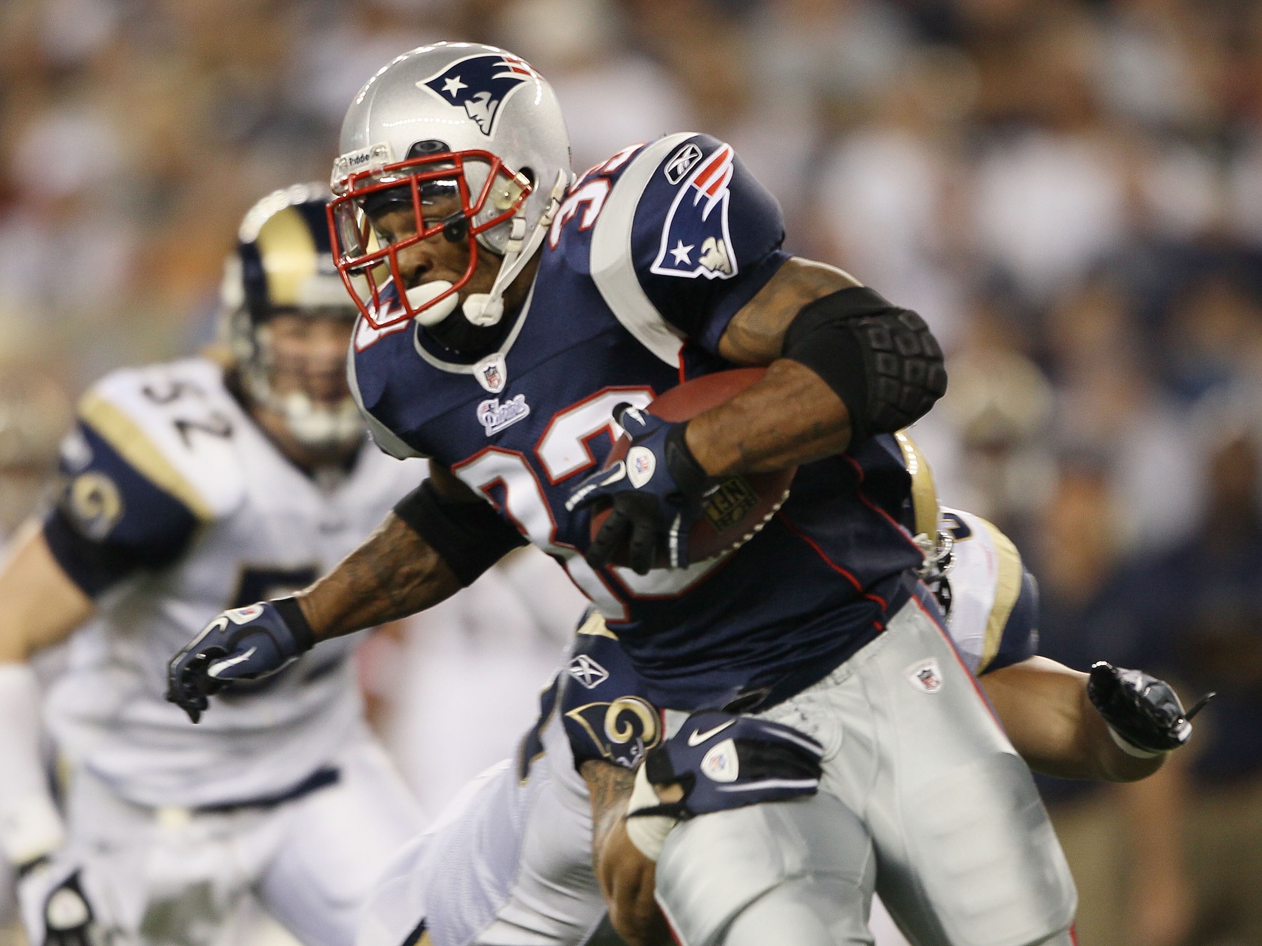 FOXBORO, MA - AUGUST 26: Kevin Faulk #33 of the New England Patriots carries the ball in the first half against the St. Louis Rams on August 26, 2010 at Gillette Stadium in Foxboro, Massachusetts. The Rams defeated the Patriots 36-35. (Photo by Elsa/Gett FOXBORO, MA - AUGUST 26: Kevin Faulk #33 of the New England Patriots carries the ball in the first half against the St. Louis Rams on August 26, 2010 at Gillette Stadium in Foxboro, Massachusetts. The Rams defeated the Patriots 36-35. (Photo by Elsa/Gett