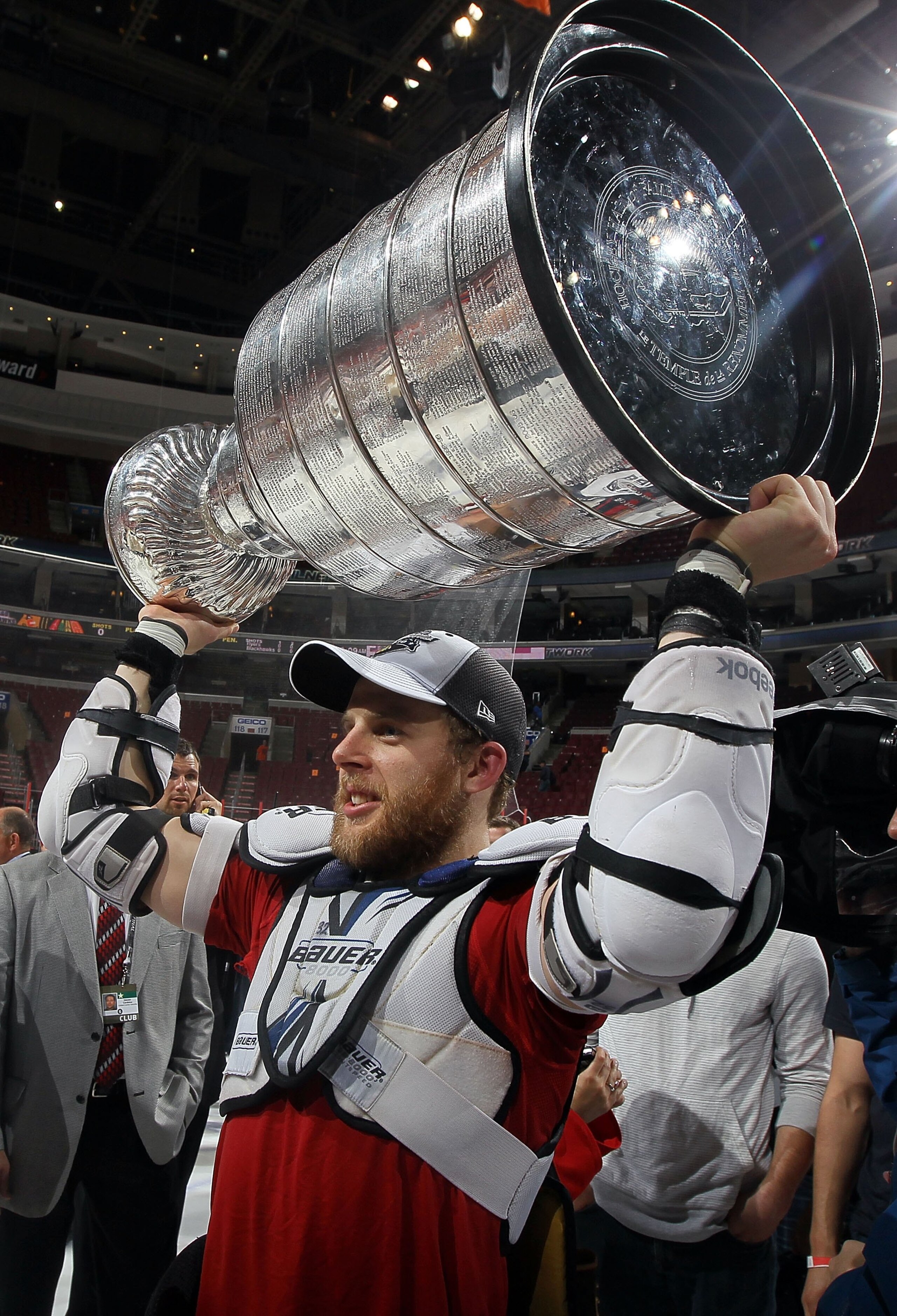 PHILADELPHIA - JUNE 09: Kris Versteeg #32 of the Chicago Blackhawks hoists the Stanley Cup after teammate Patrick Kane scored the game-winning goal in overtime to defeat the Philadelphia Flyers 4-3 and win the Stanley Cup in Game Six of the 2010 NHL Stanl